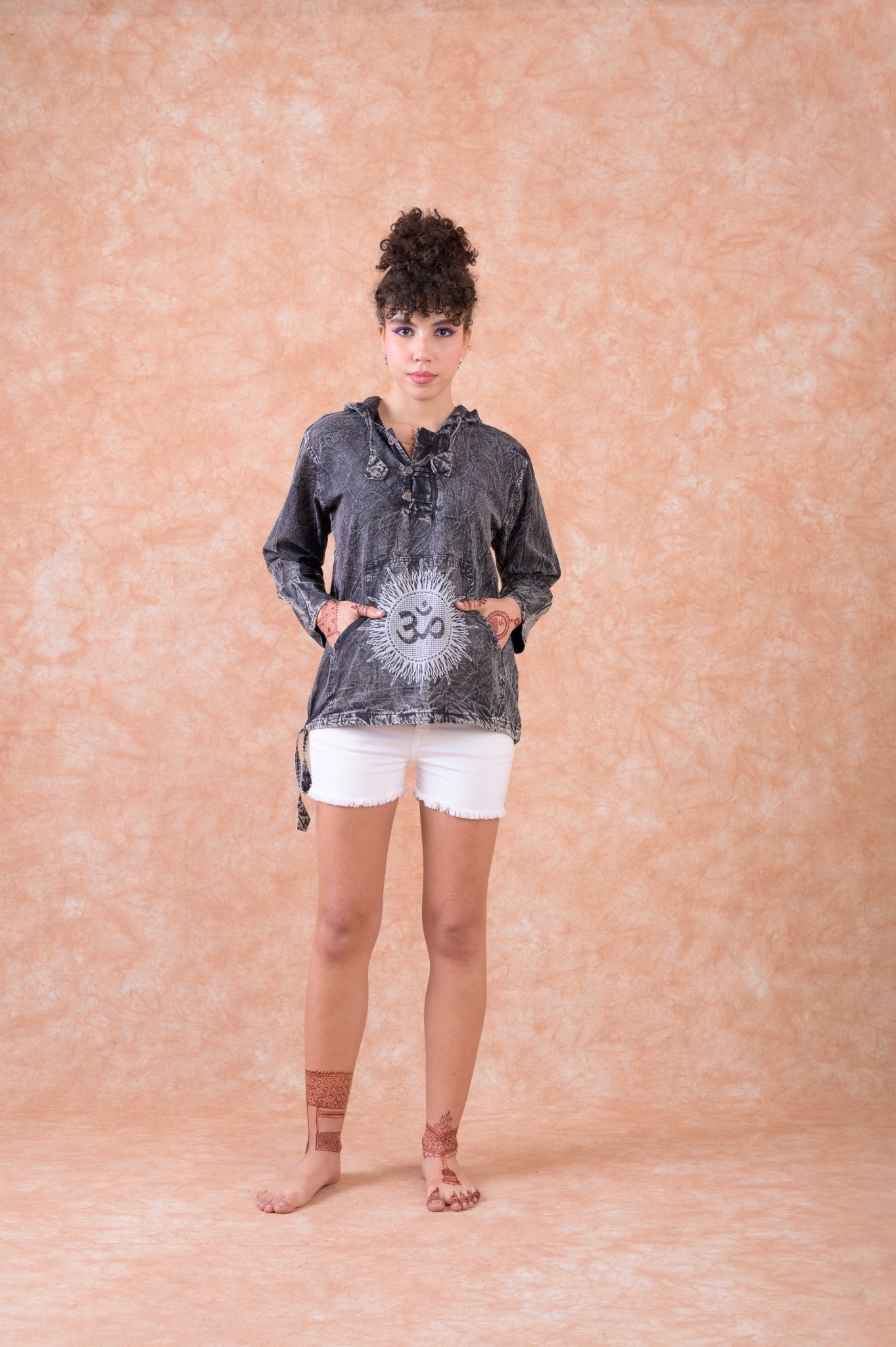 Rhea Om Hoodie Black / Small
