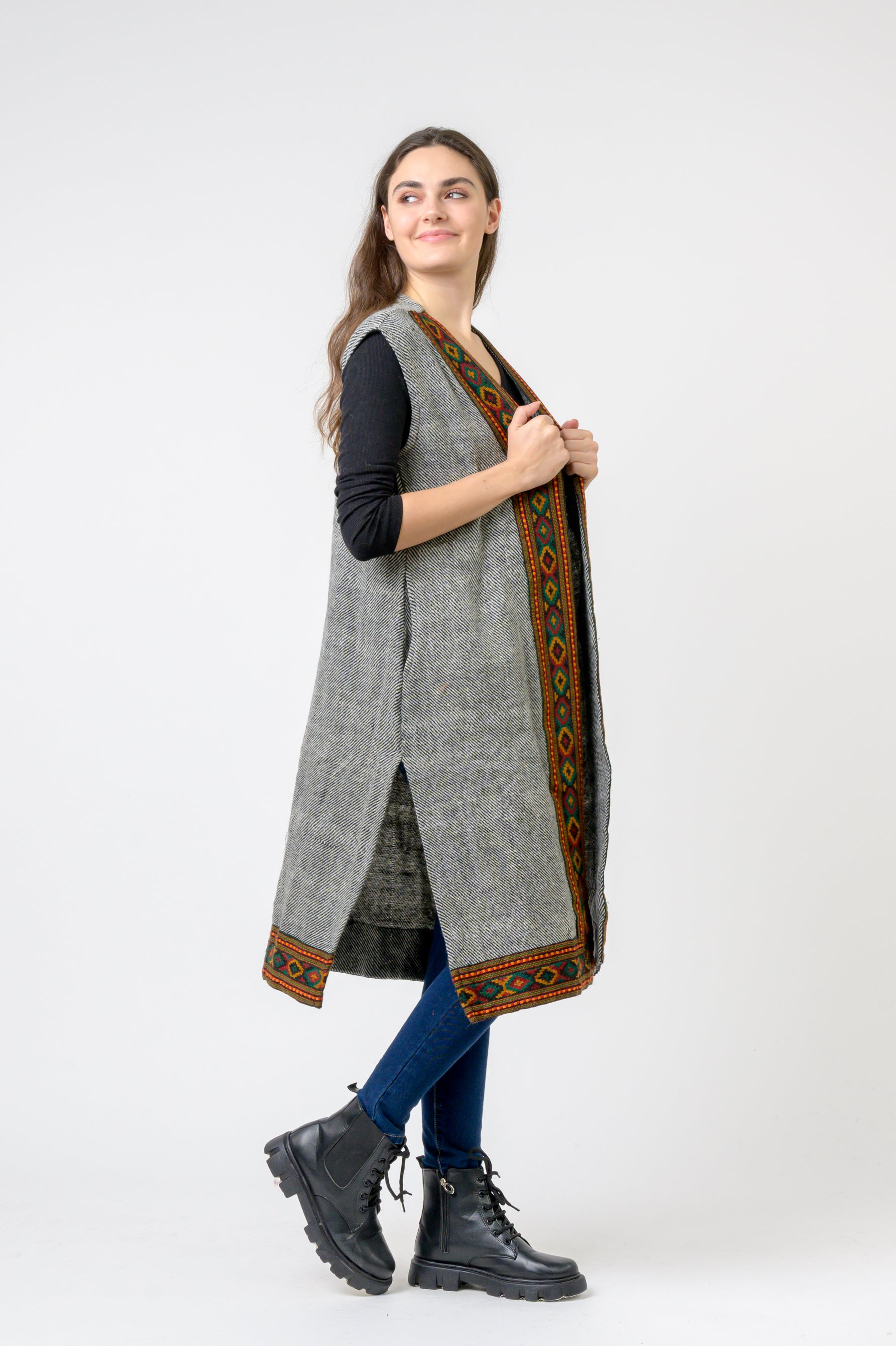 Rhea Sleeveless Shawl With Printed Hem