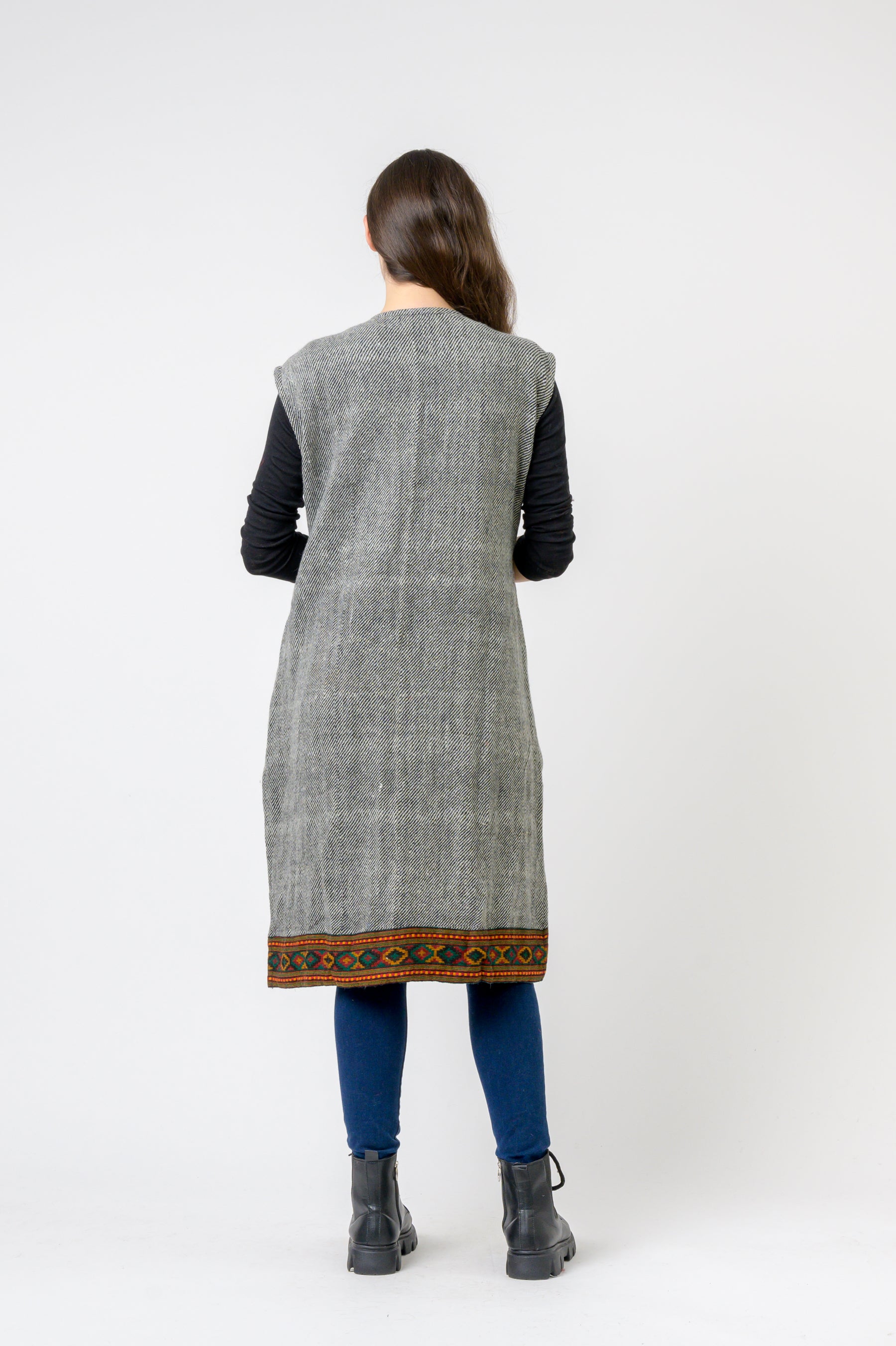 Rhea Sleeveless Shawl With Printed Hem