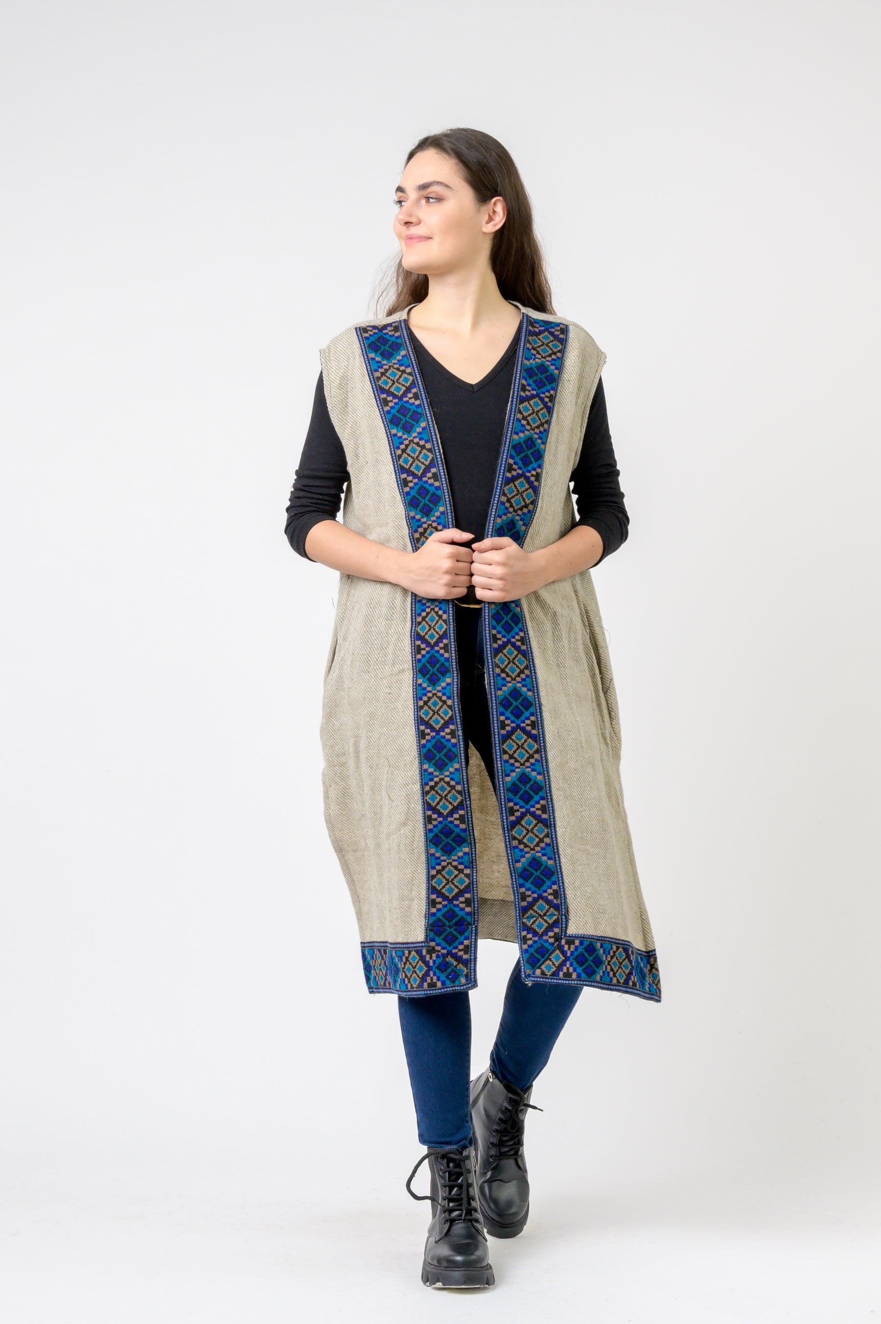 Rhea Sleeveless Shawl With Printed Hem