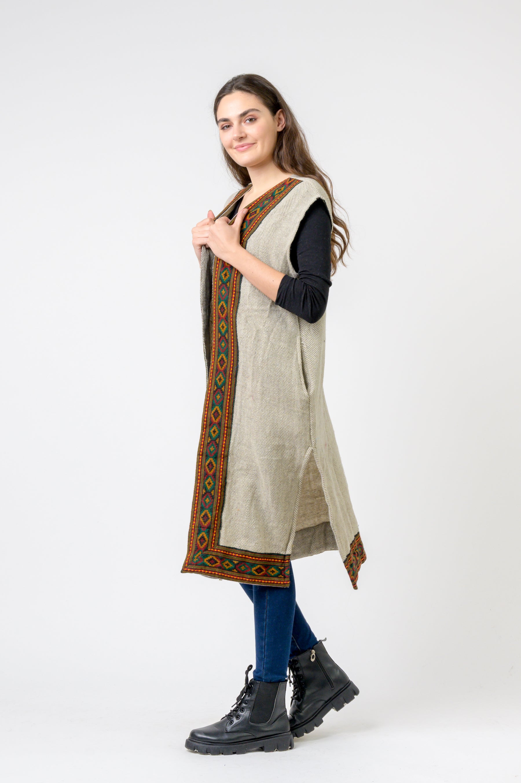 Rhea Sleeveless Shawl With Printed Hem