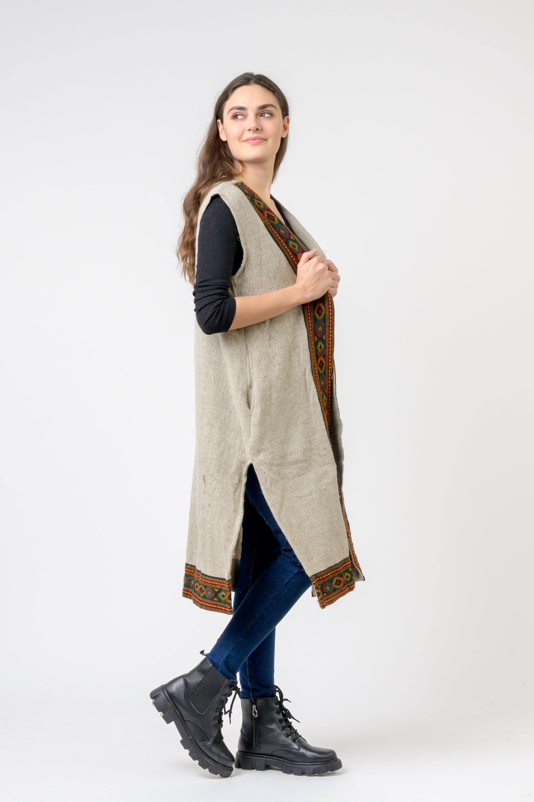 Rhea Sleeveless Shawl With Printed Hem
