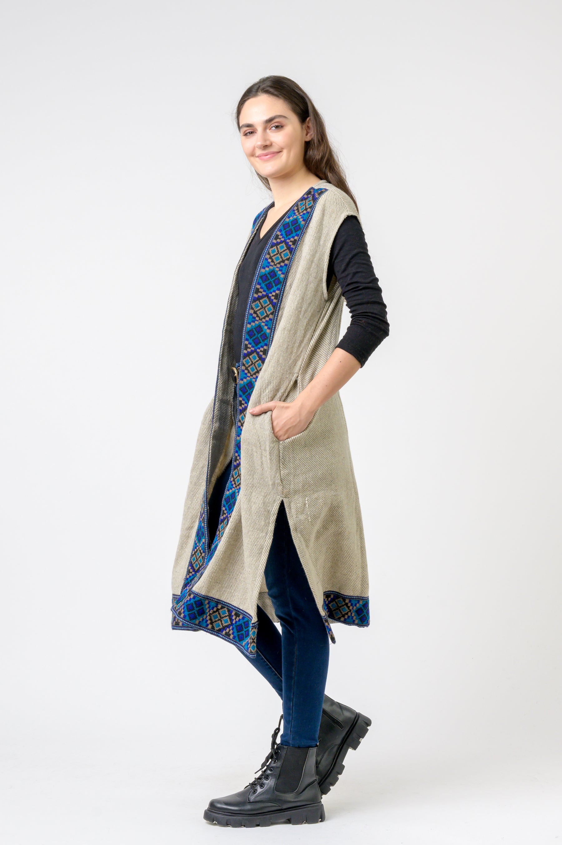 Rhea Sleeveless Shawl With Printed Hem