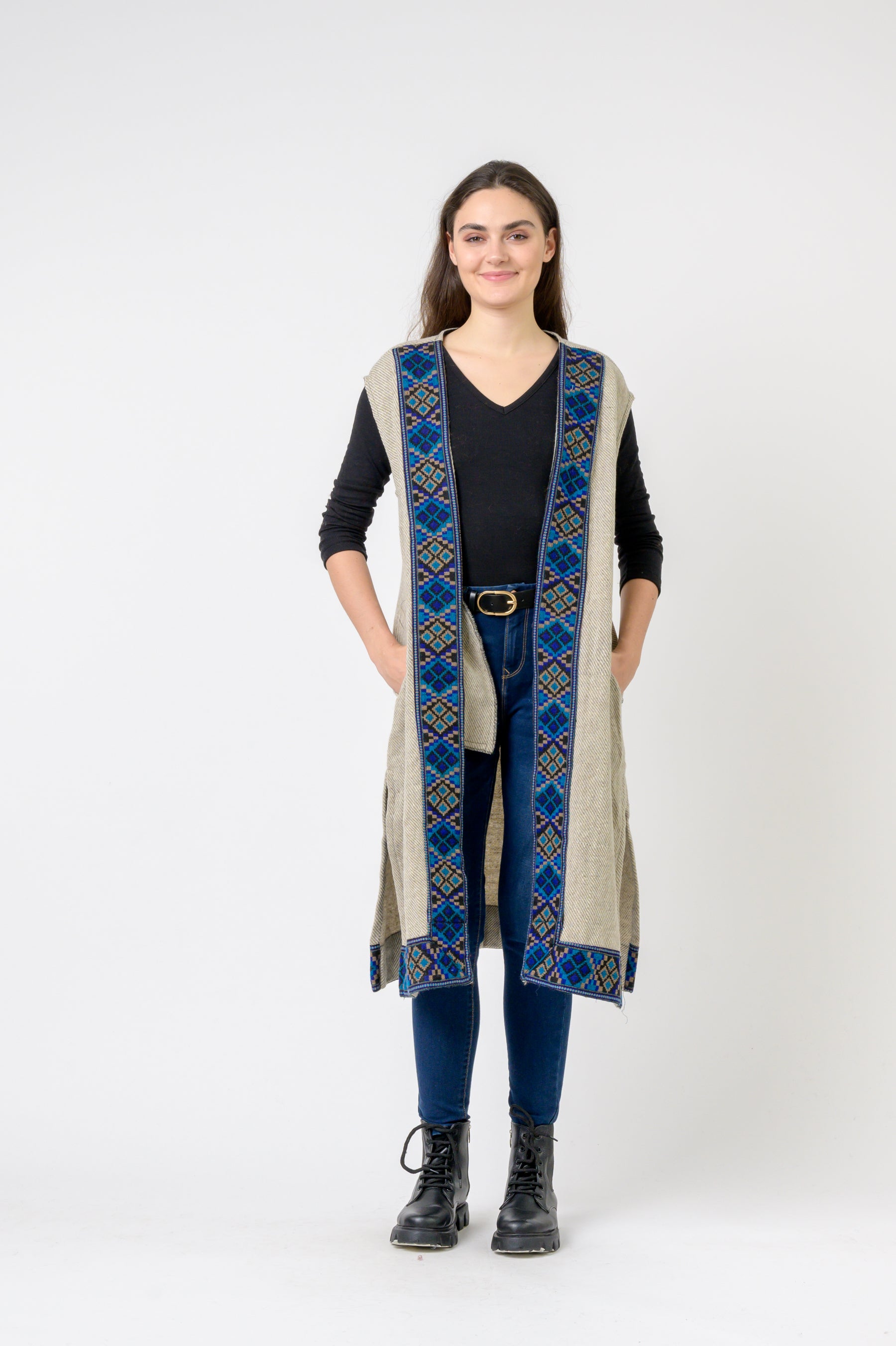 Rhea Sleeveless Shawl With Printed Hem