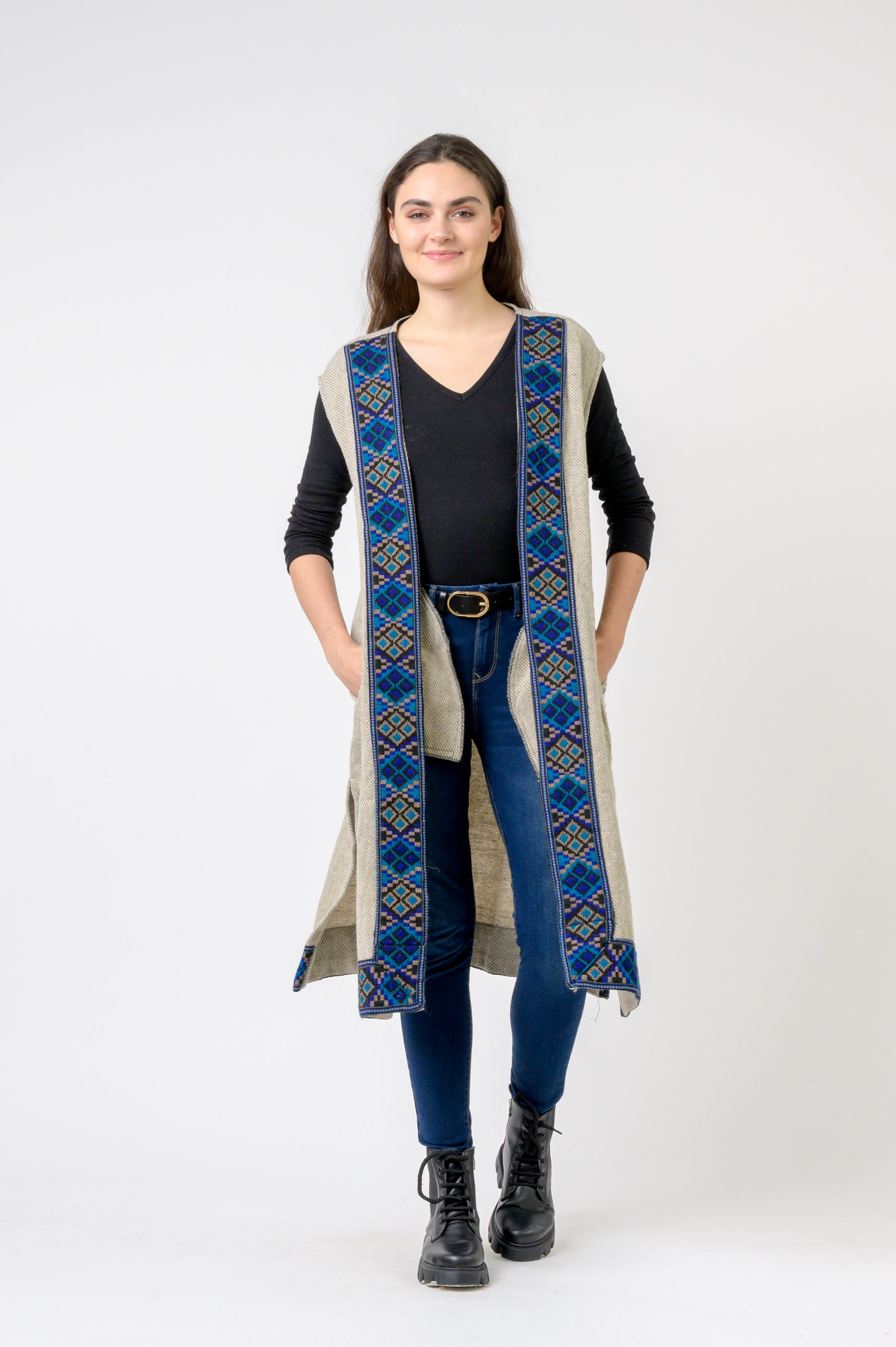 Rhea Sleeveless Shawl With Printed Hem