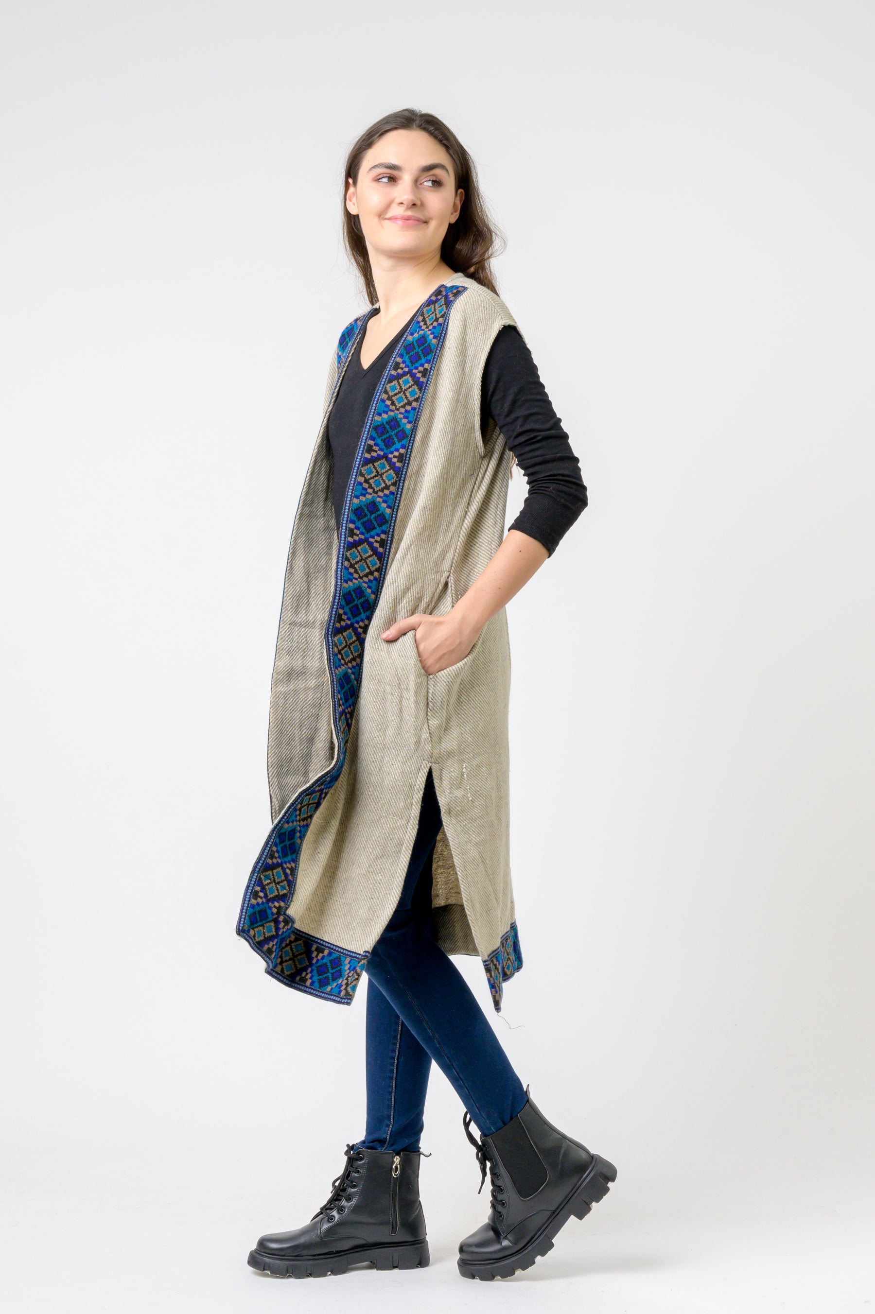 Rhea Sleeveless Shawl With Printed Hem