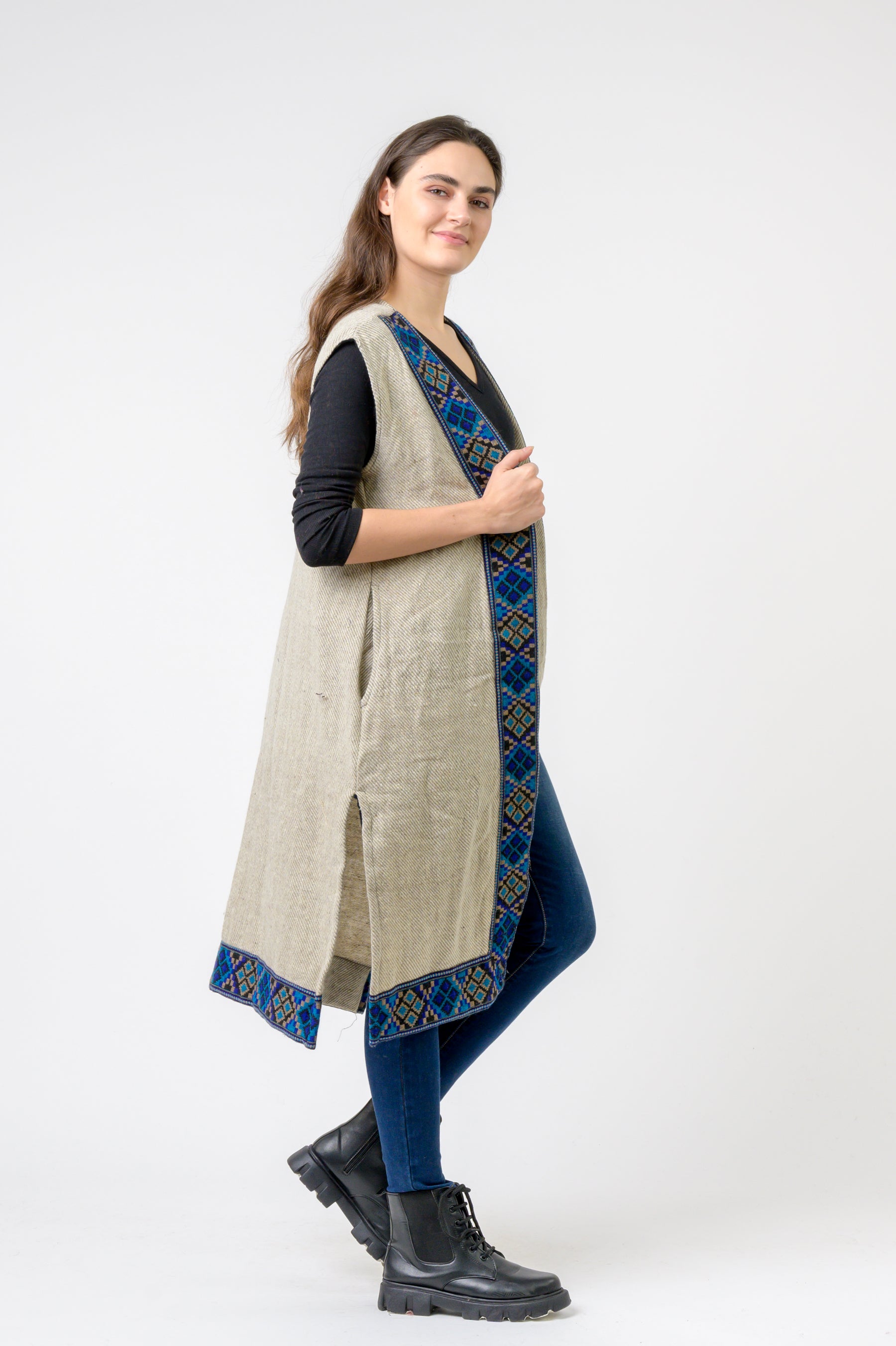 Rhea Sleeveless Shawl With Printed Hem