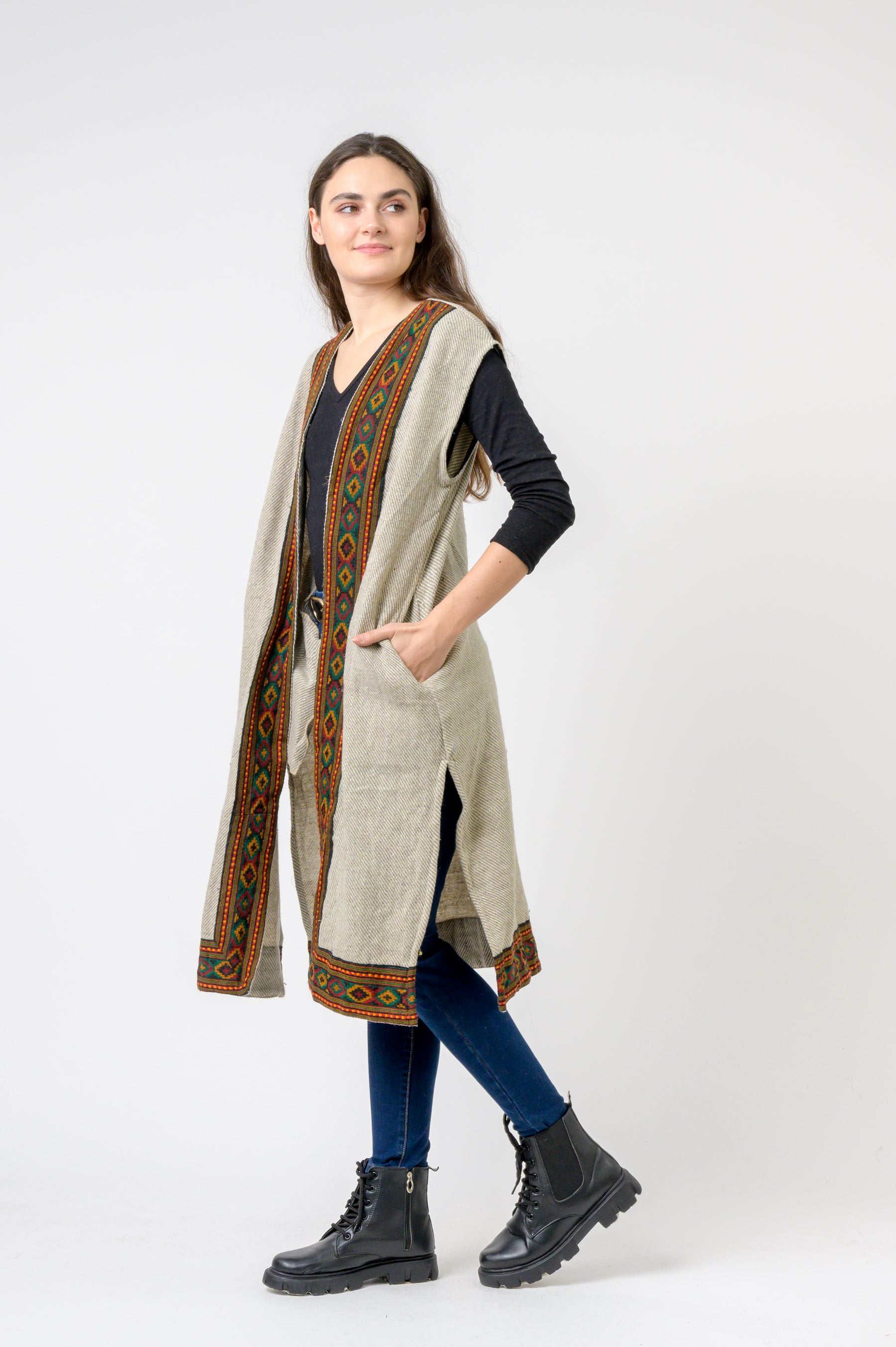 Rhea Sleeveless Shawl With Printed Hem