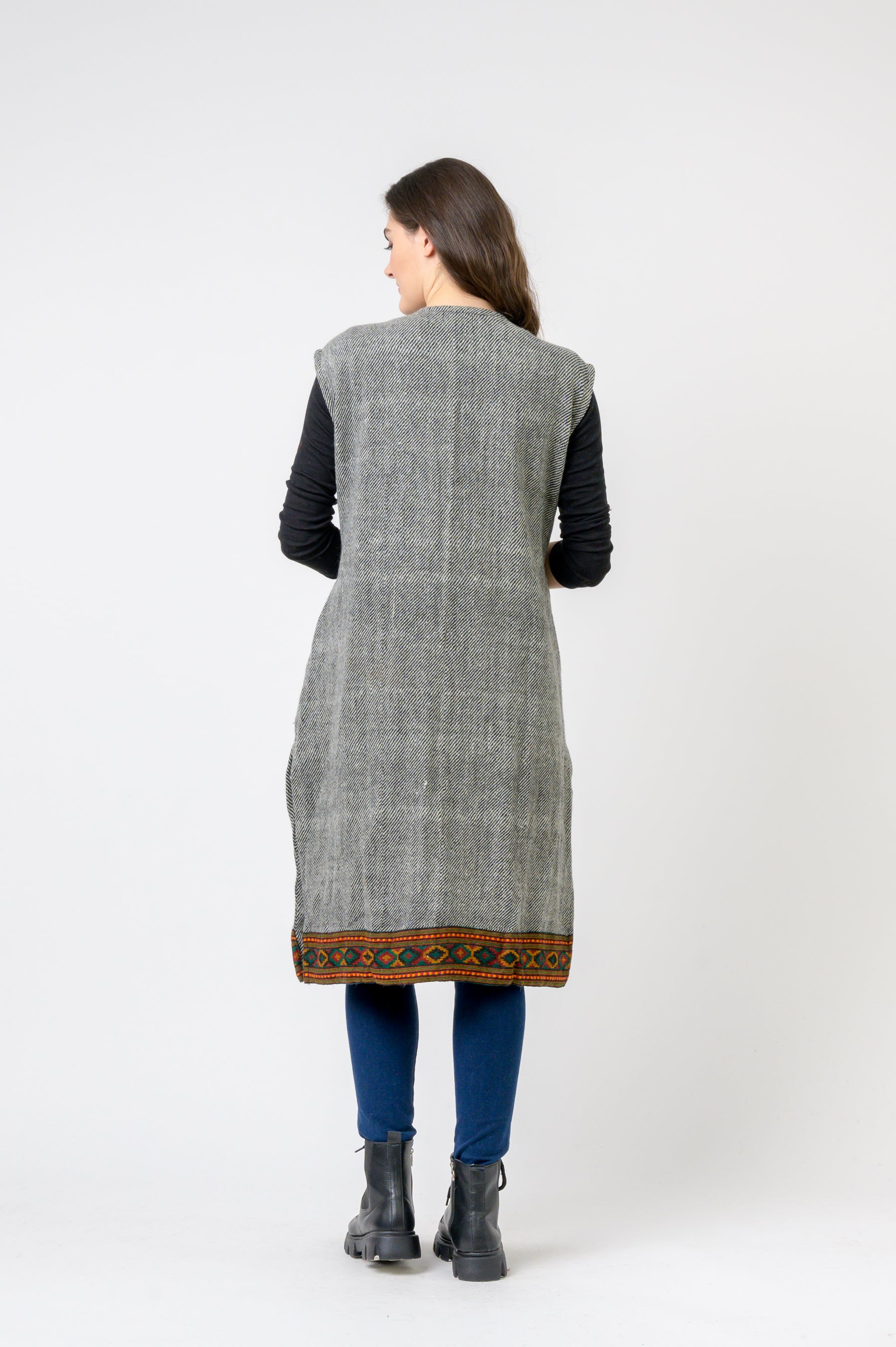 Rhea Sleeveless Shawl With Printed Hem