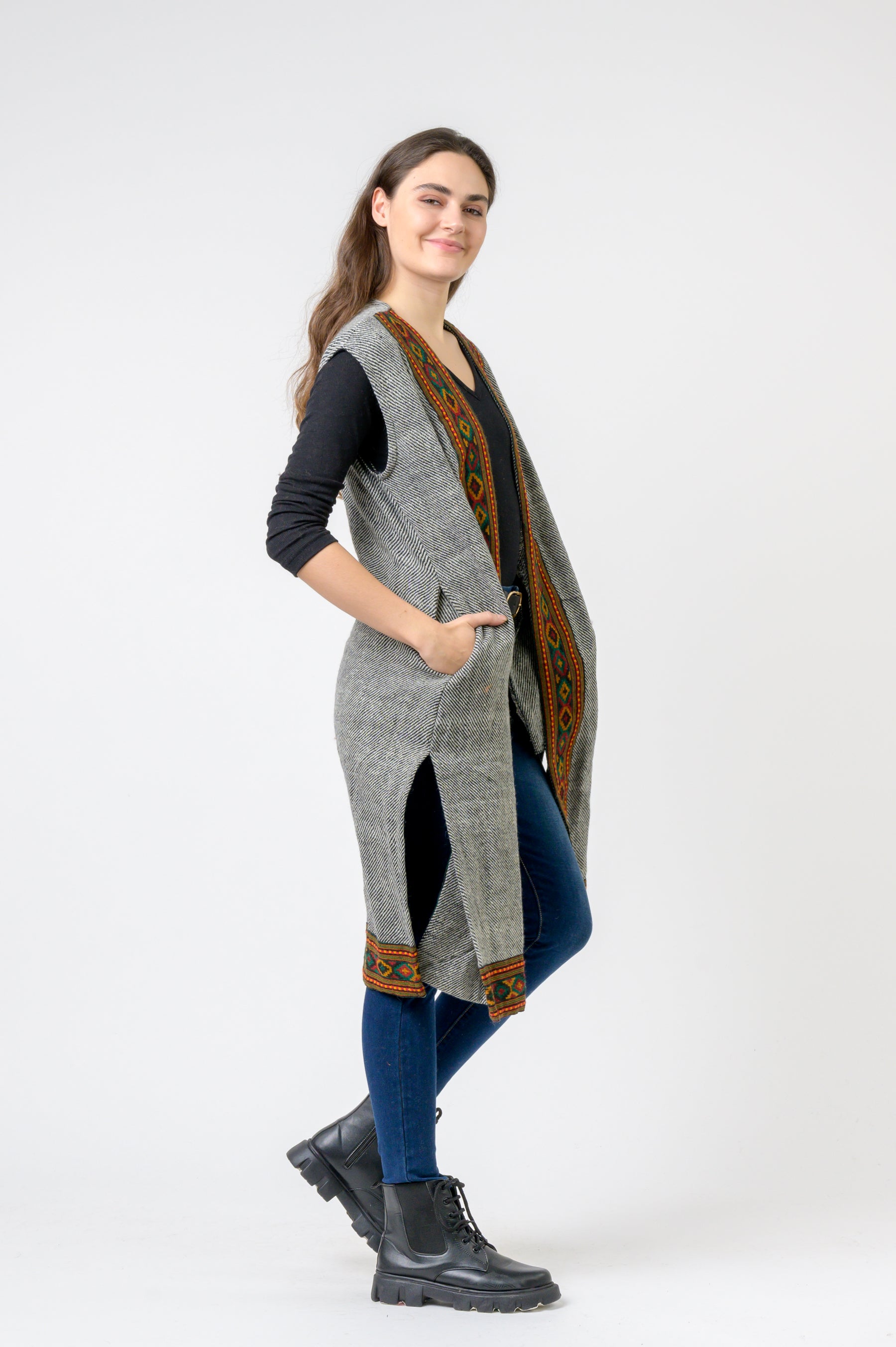 Rhea Sleeveless Shawl With Printed Hem