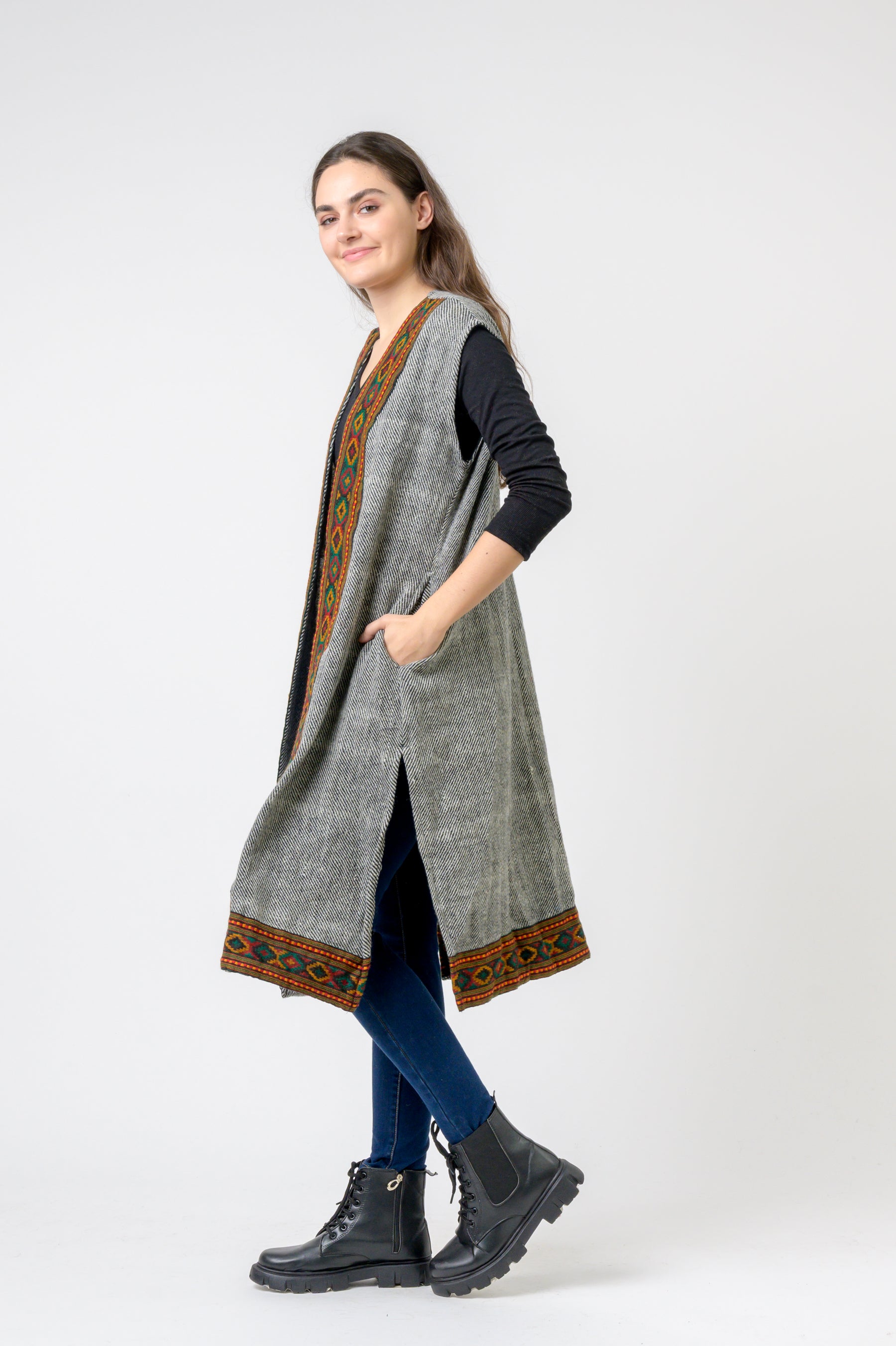 Rhea Sleeveless Shawl With Printed Hem