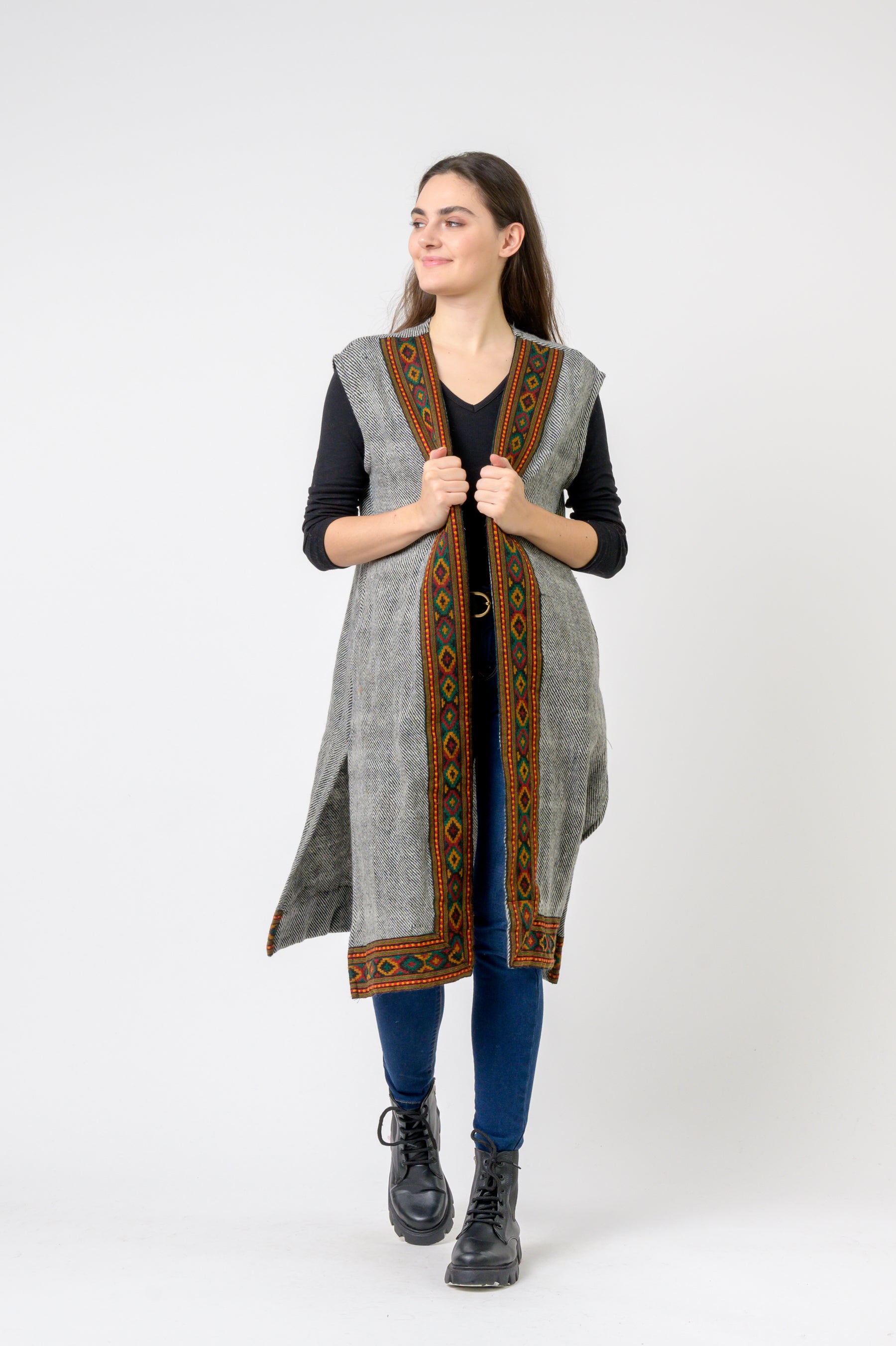 Rhea Sleeveless Shawl With Printed Hem