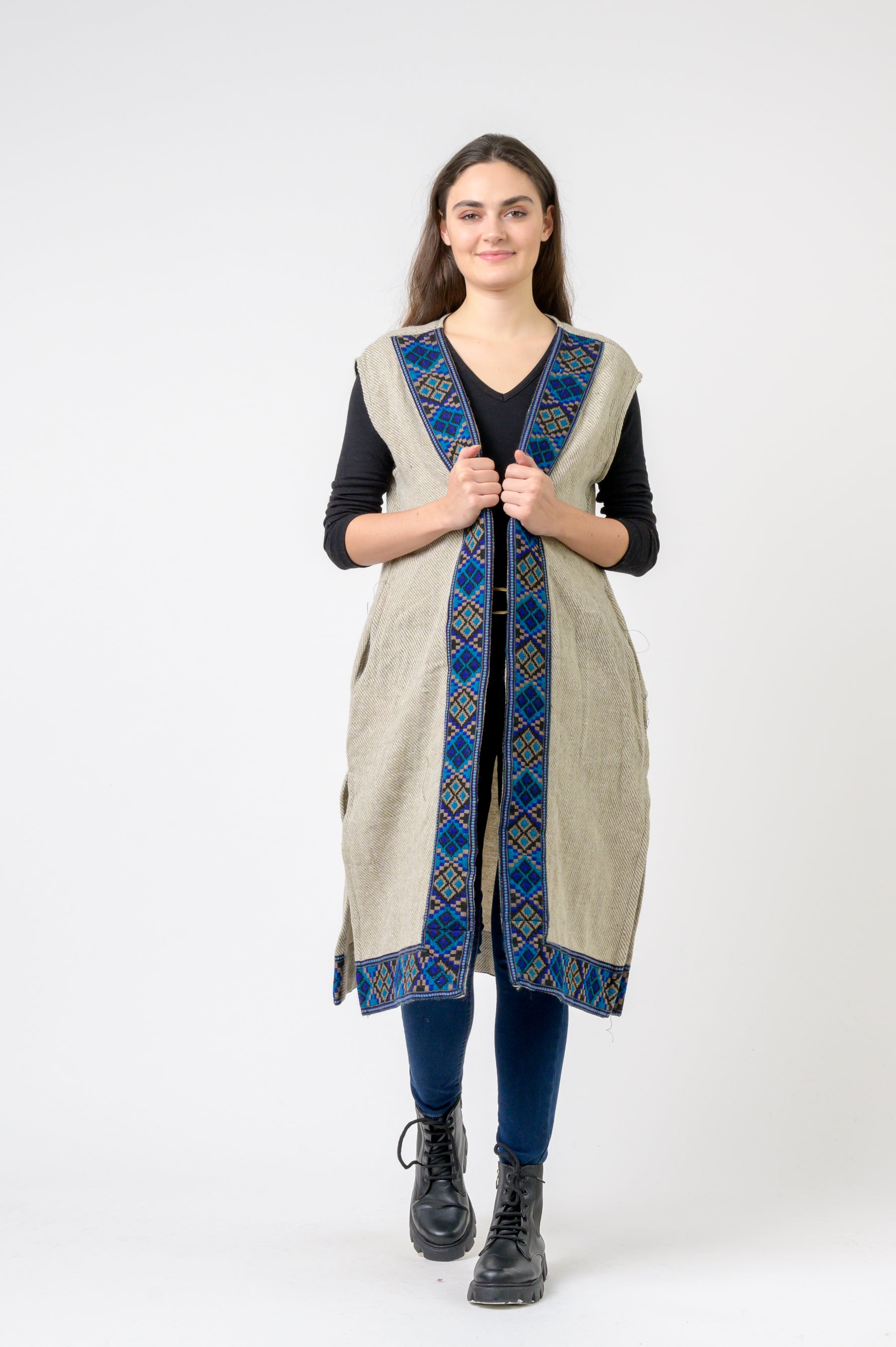 Rhea Sleeveless Shawl With Printed Hem