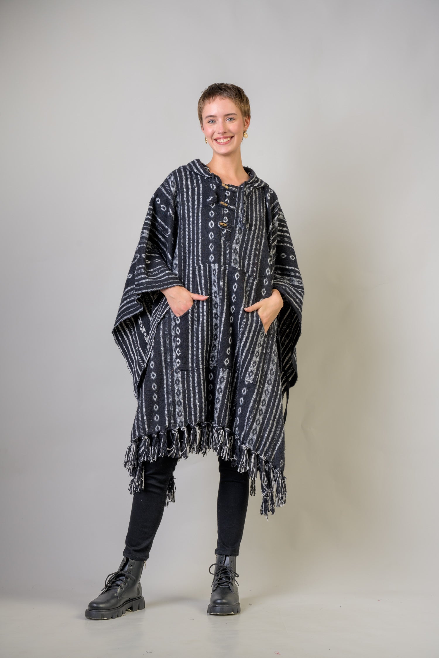 Rhea Pattern Cotton Poncho Black / One Size