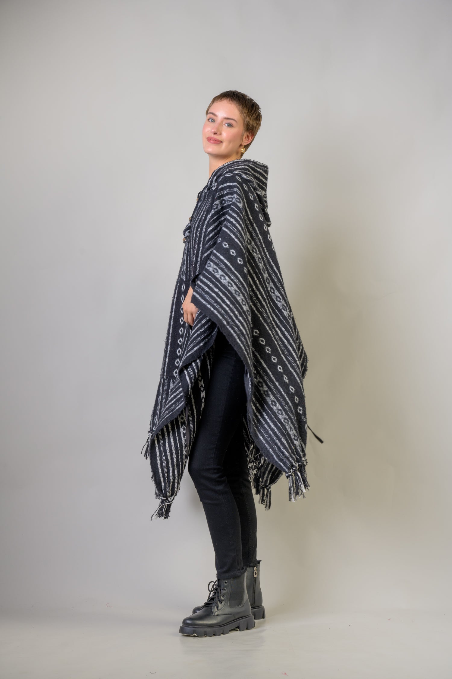 Rhea Pattern Cotton Poncho Black / One Size