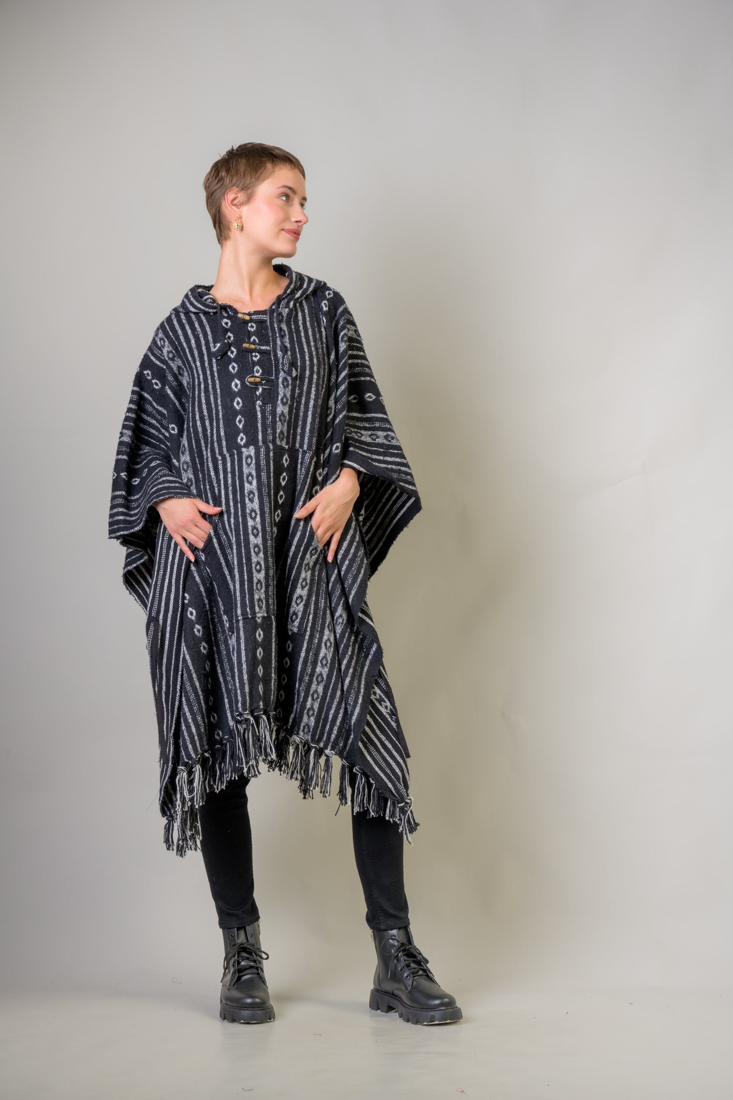 Rhea Pattern Cotton Poncho Black / One Size