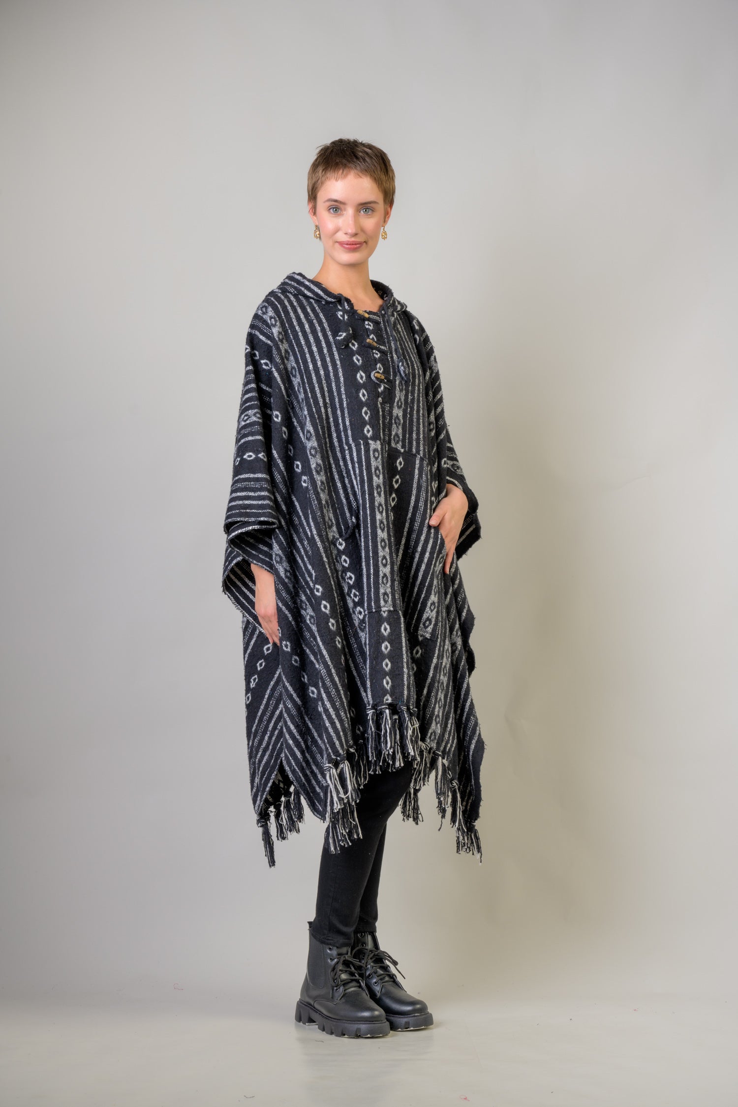 Rhea Pattern Cotton Poncho Black / One Size