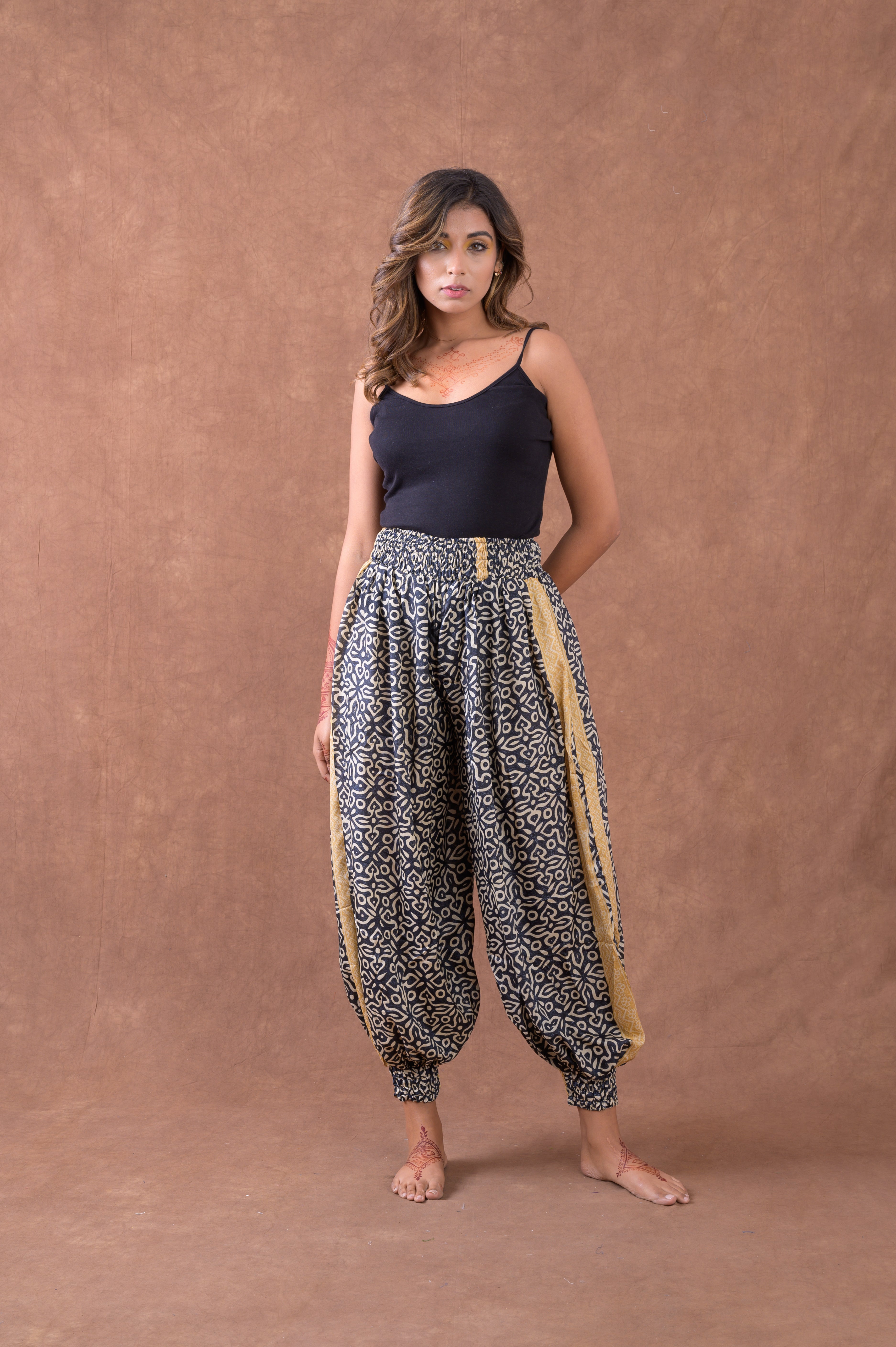 Rhea Solid Front Knot Pants