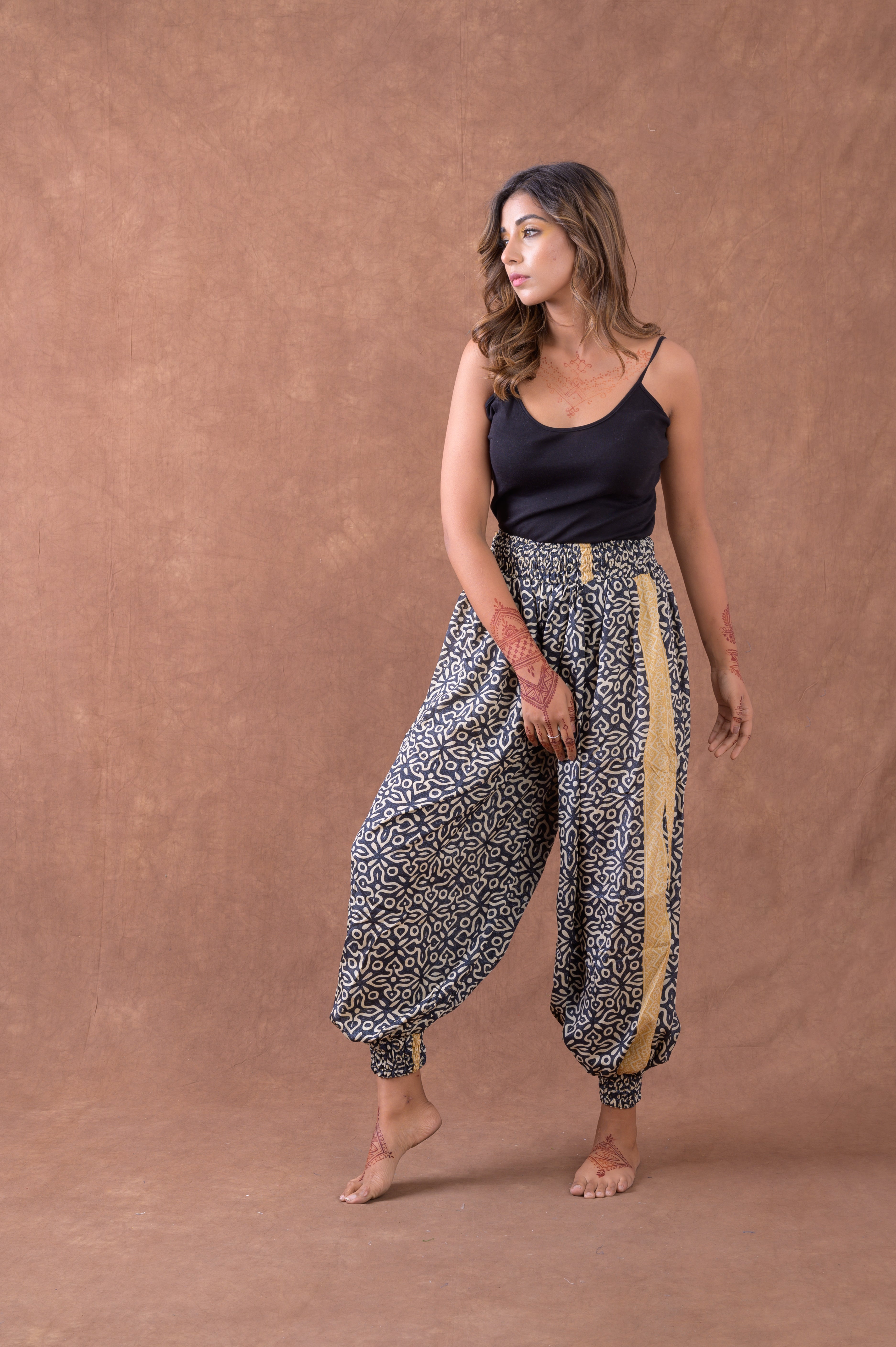 Rhea Solid Front Knot Pants