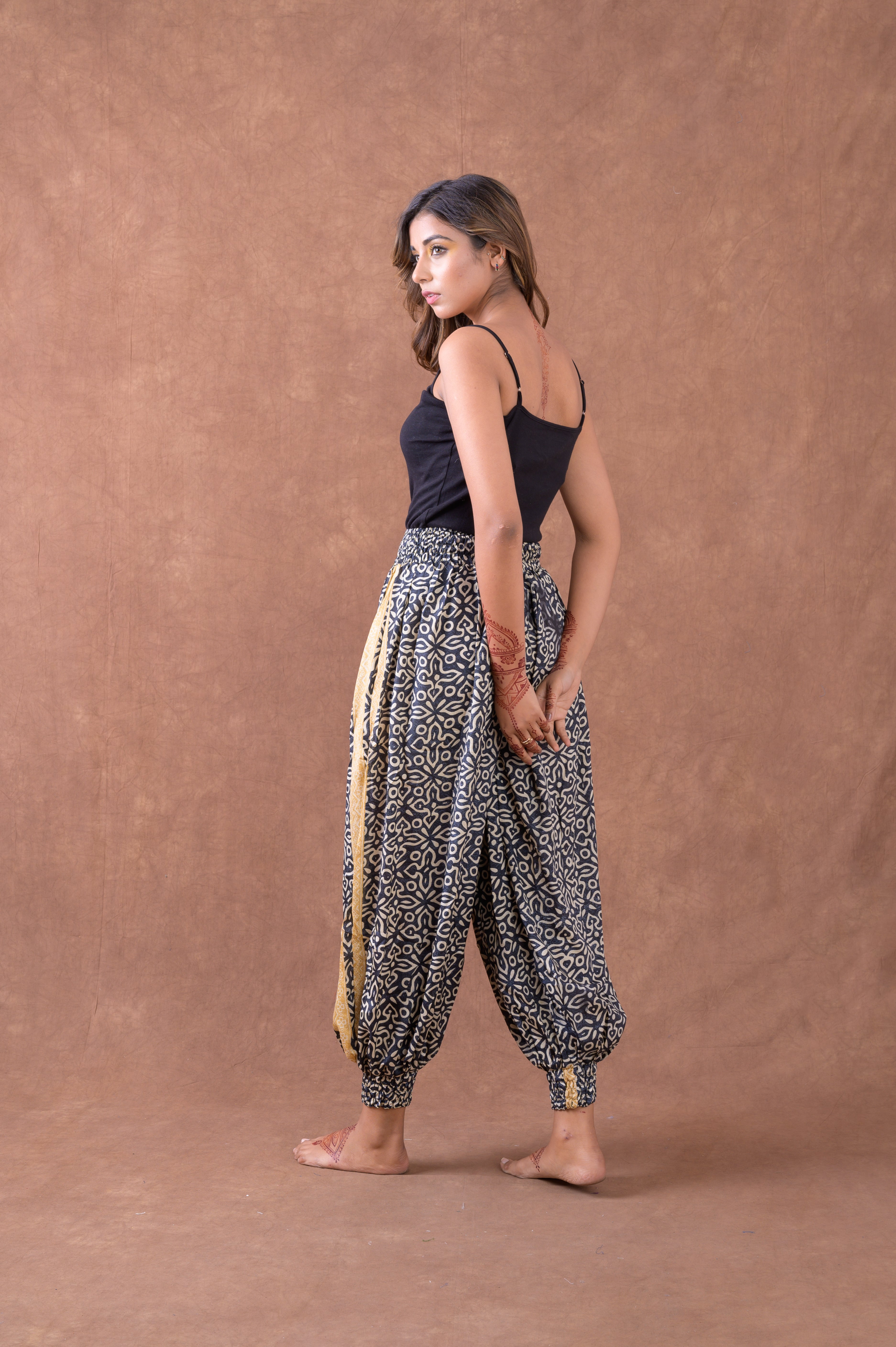 Rhea Solid Front Knot Pants