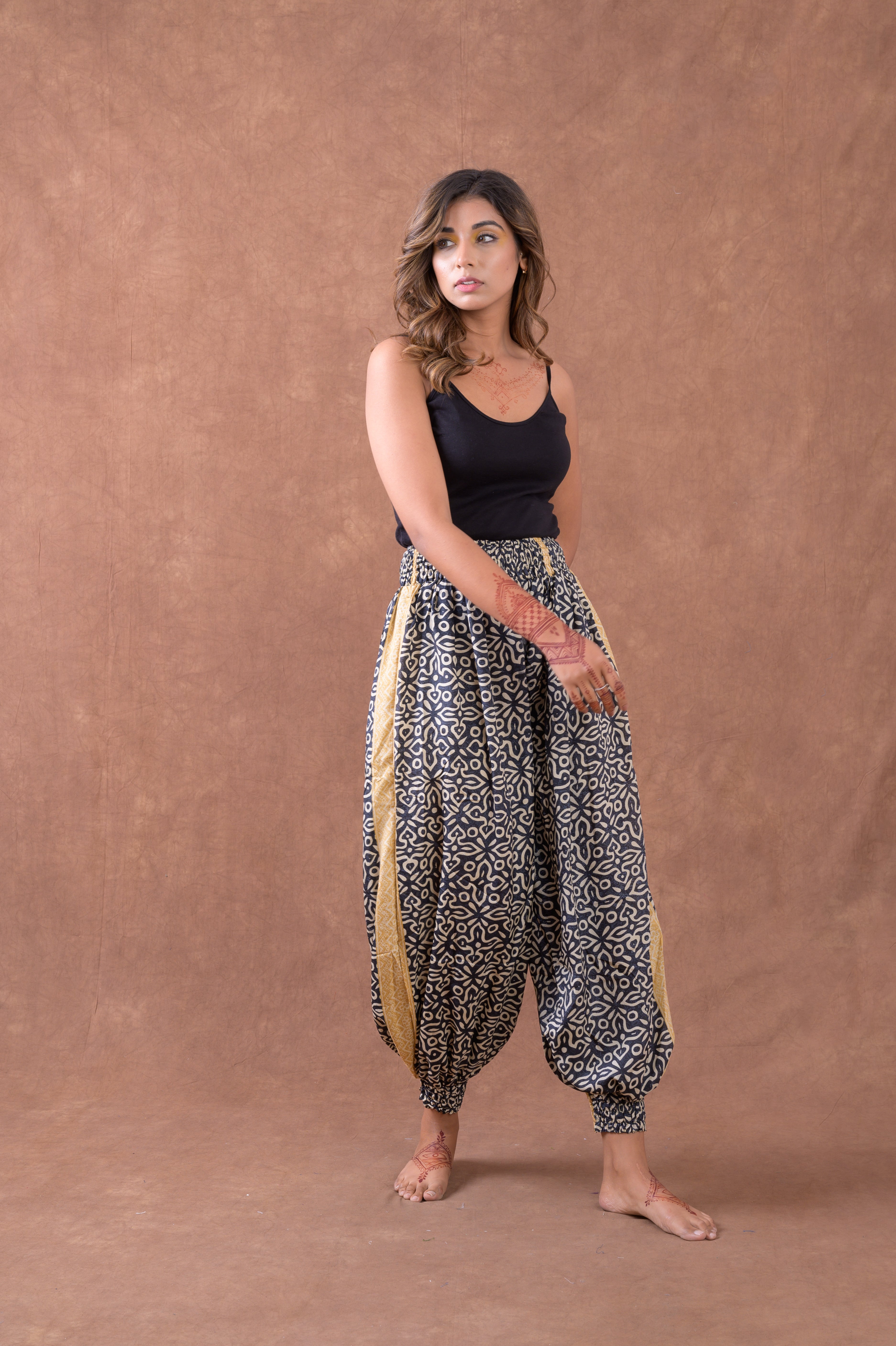 Rhea Solid Front Knot Pants