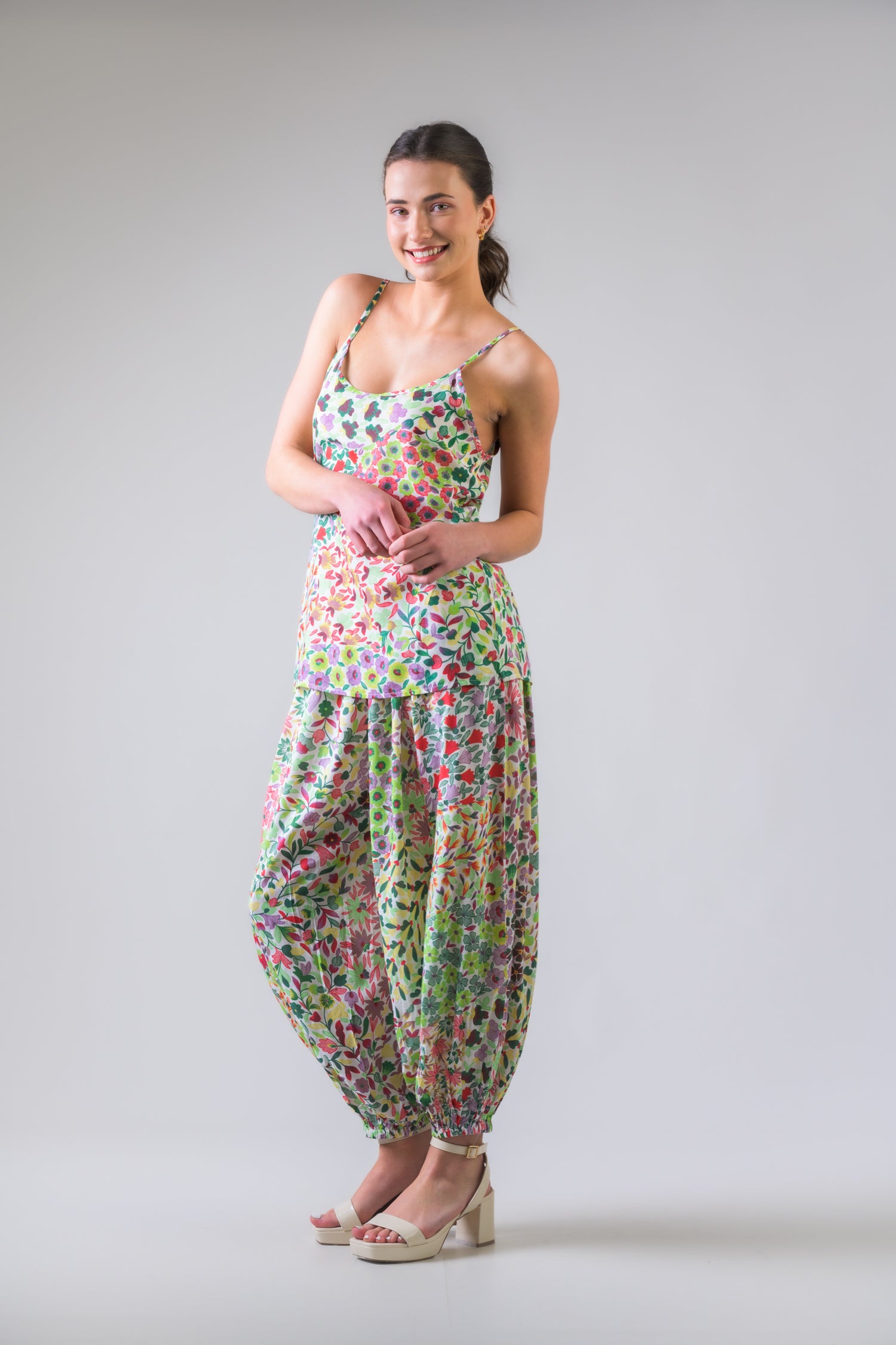 Rhea Flower Garden Tank Top Green / Large