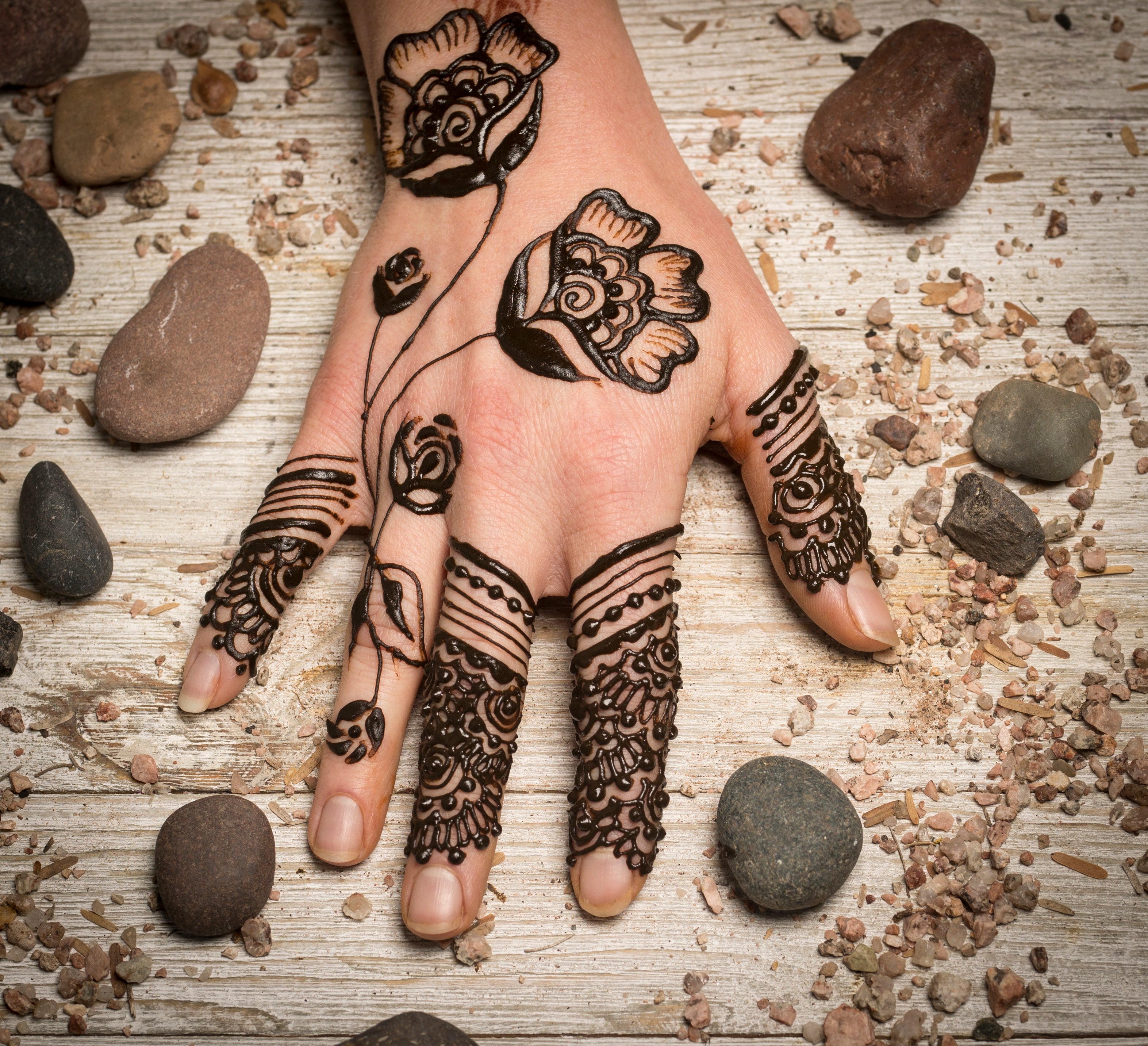 Henna/Mehandi Artist Premium WP Theme to present your skills