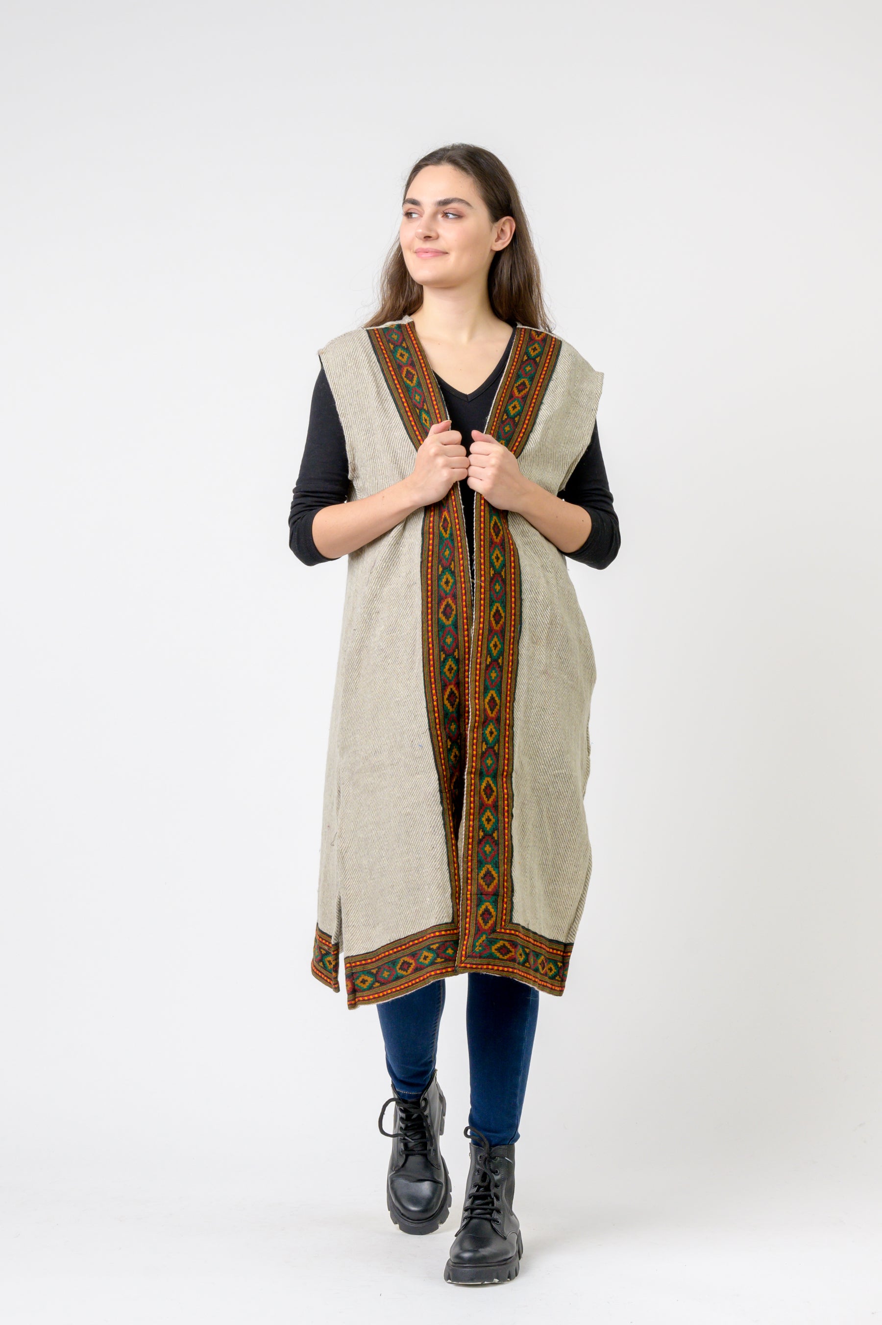 Rhea Sleeveless Shawl With Printed Hem