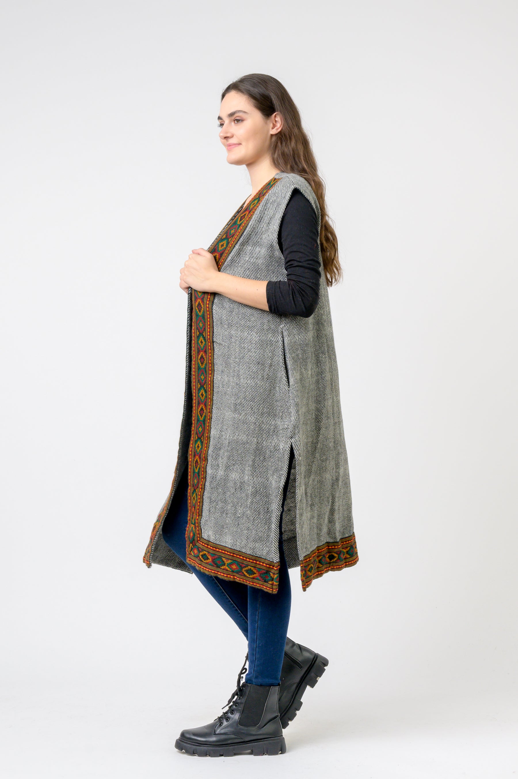 Rhea Sleeveless Shawl With Printed Hem