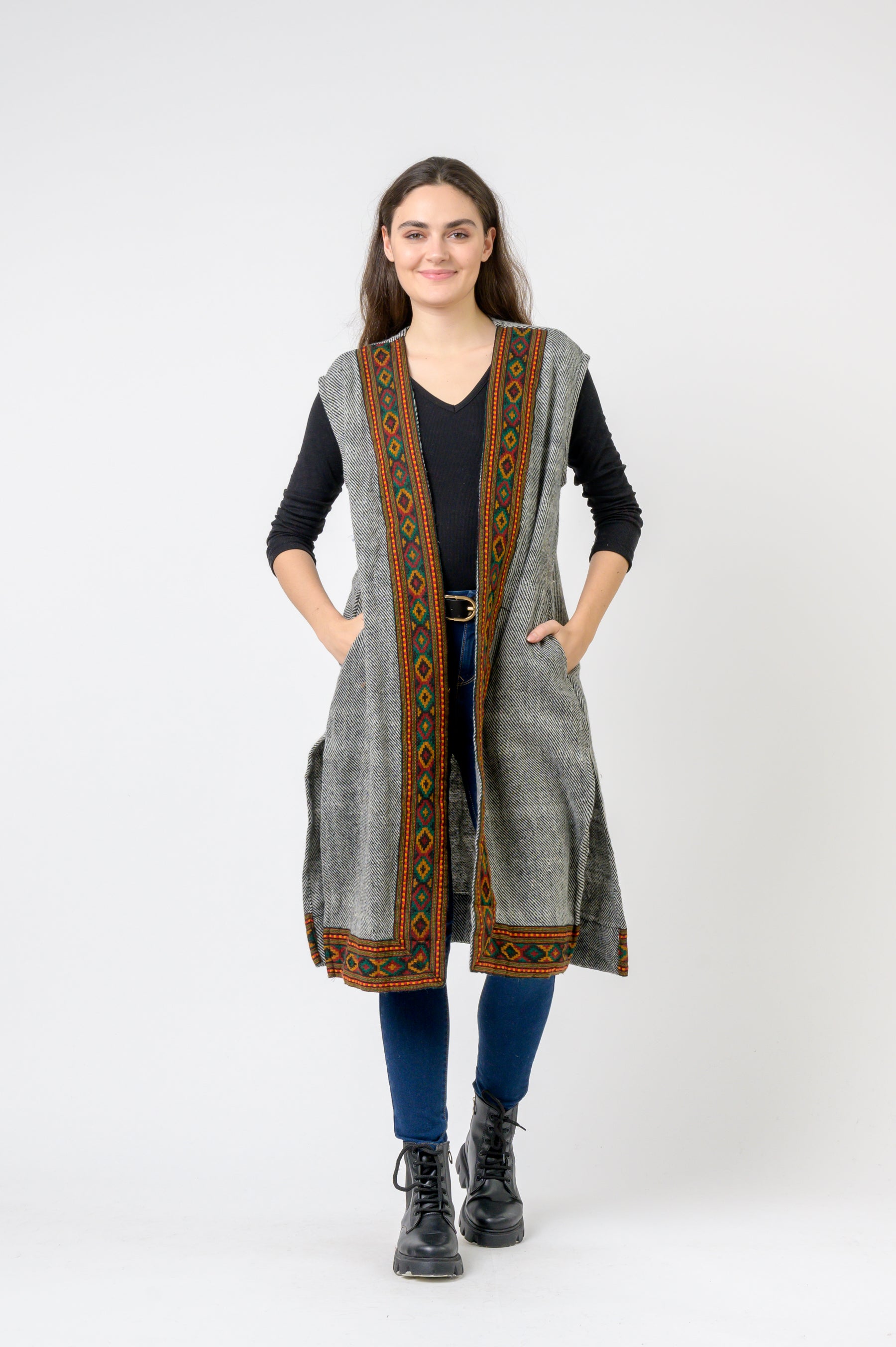 Rhea Sleeveless Shawl With Printed Hem
