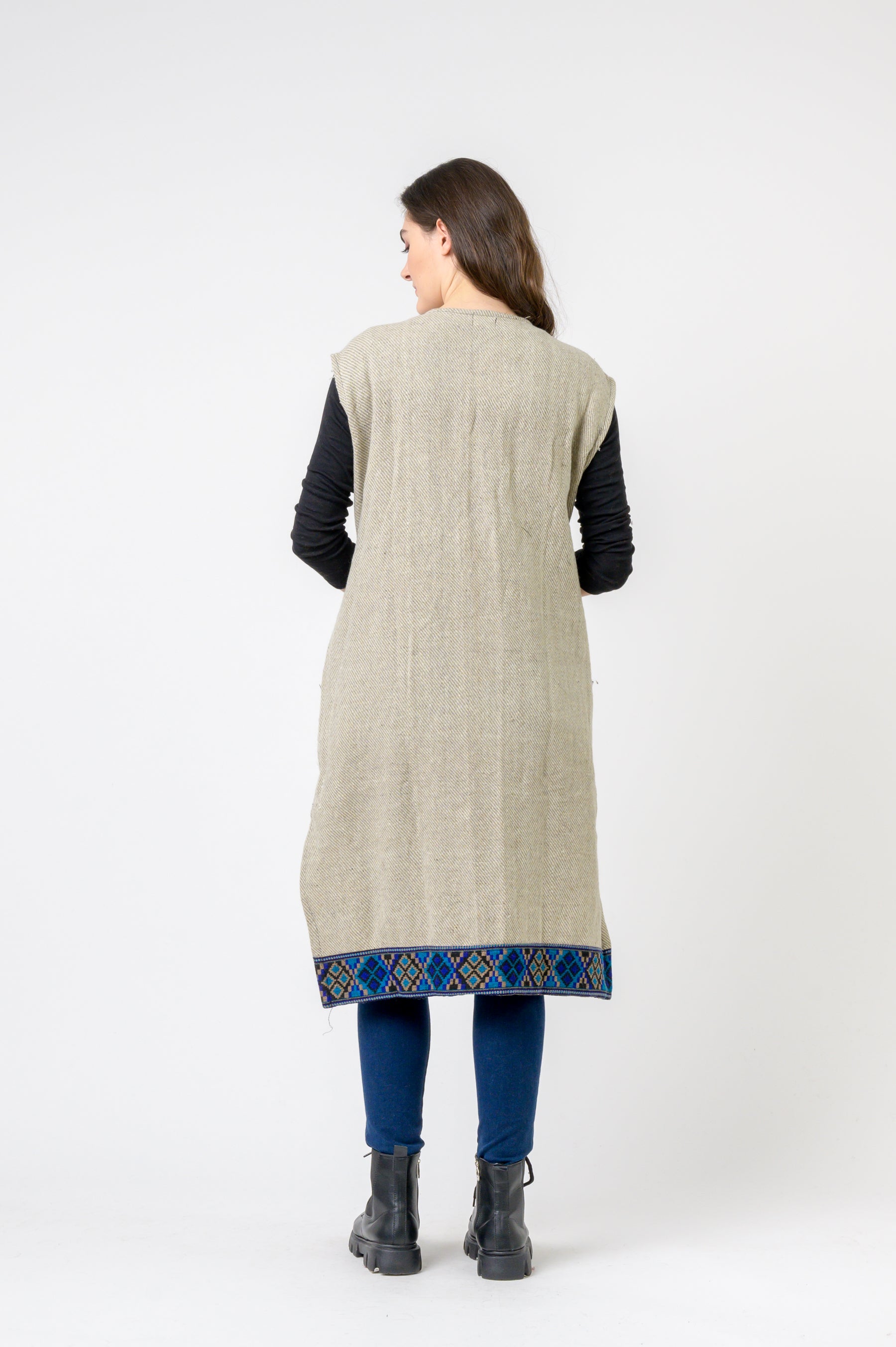 Rhea Sleeveless Shawl With Printed Hem