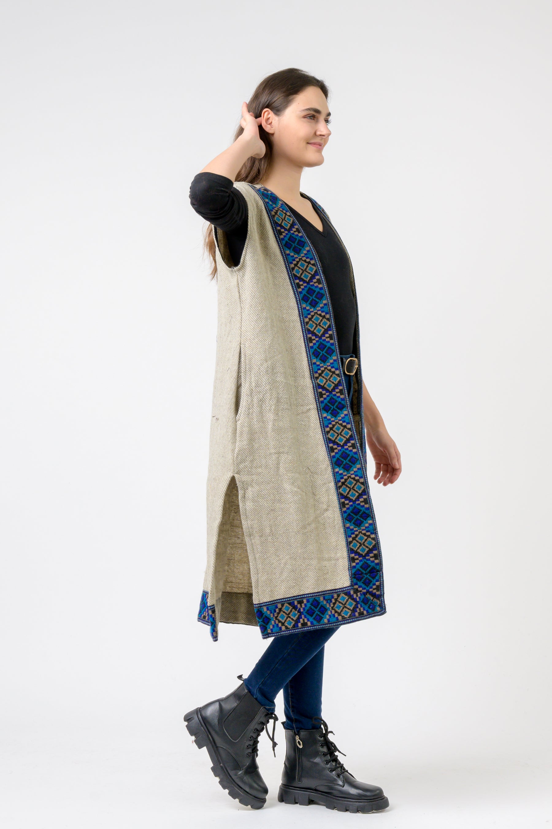 Rhea Sleeveless Shawl With Printed Hem