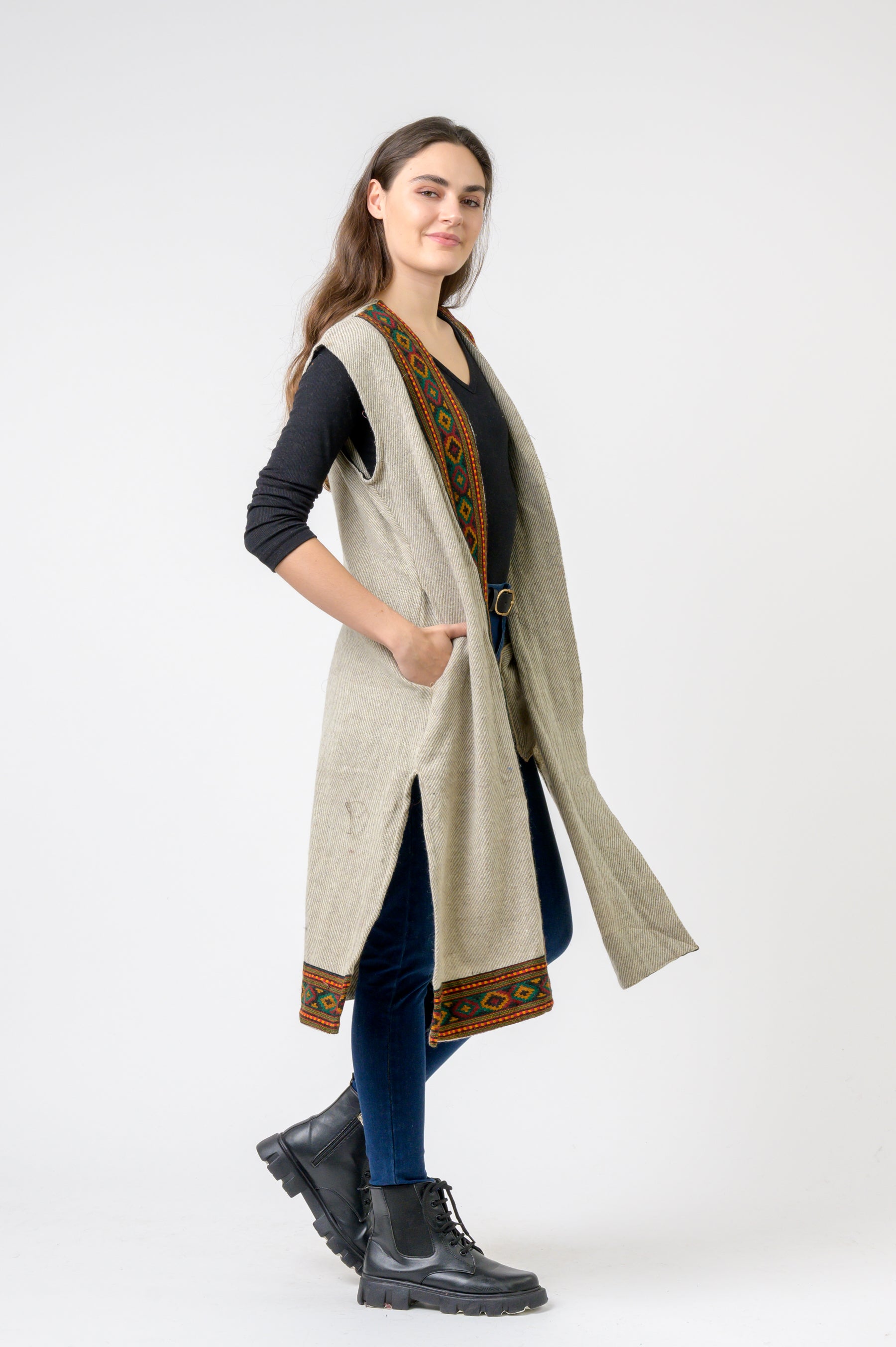 Rhea Sleeveless Shawl With Printed Hem