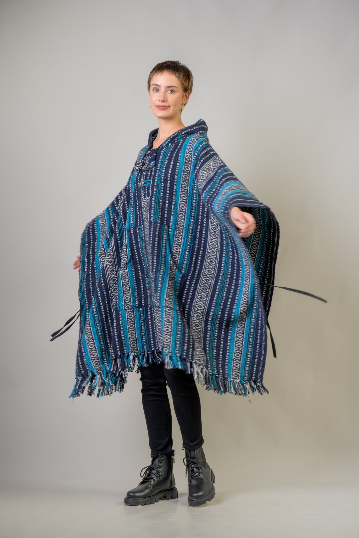Rhea Pattern Cotton Poncho Black / One Size