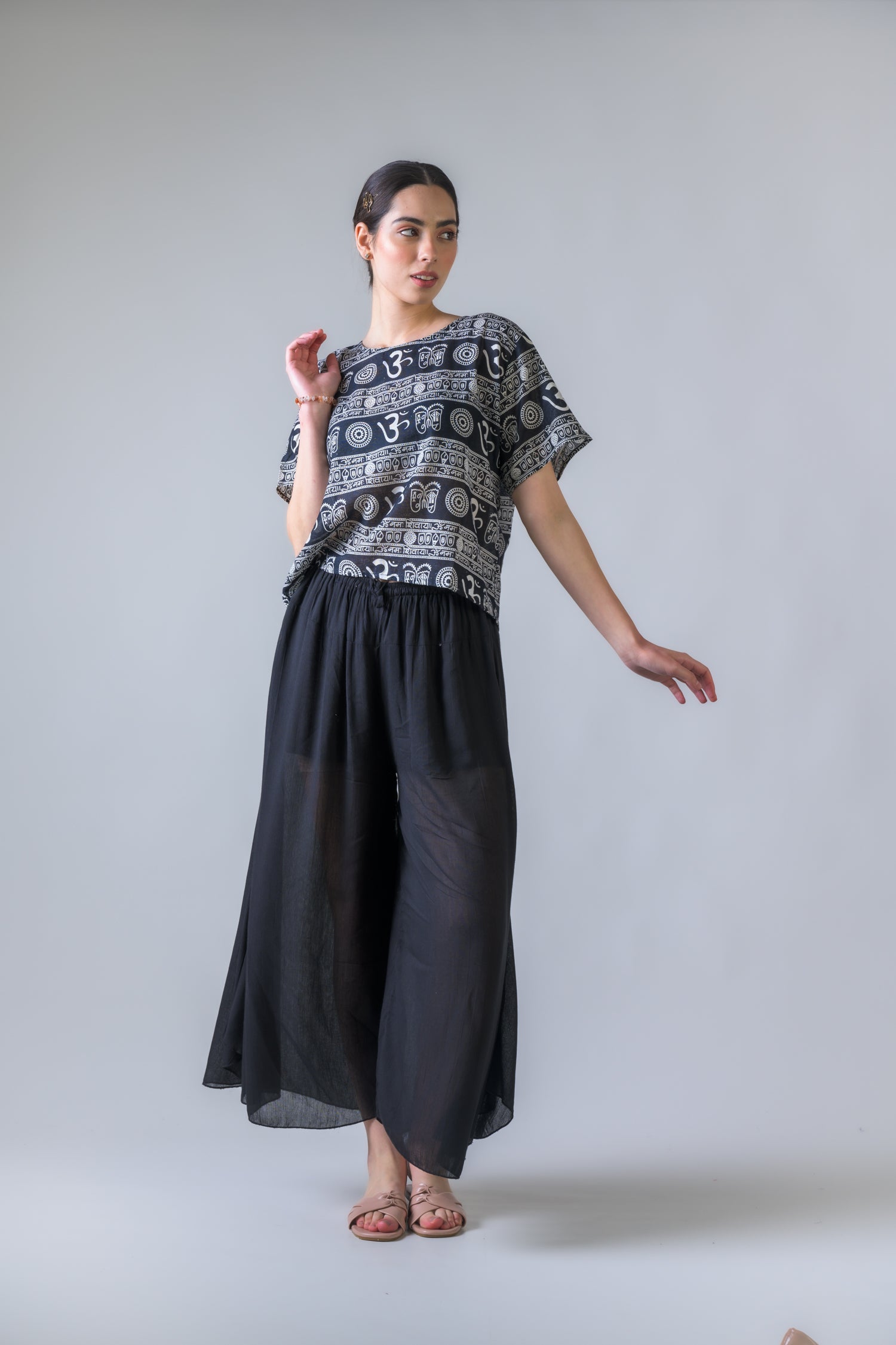 Rhea Eloquent Pattern Top Black / One Size