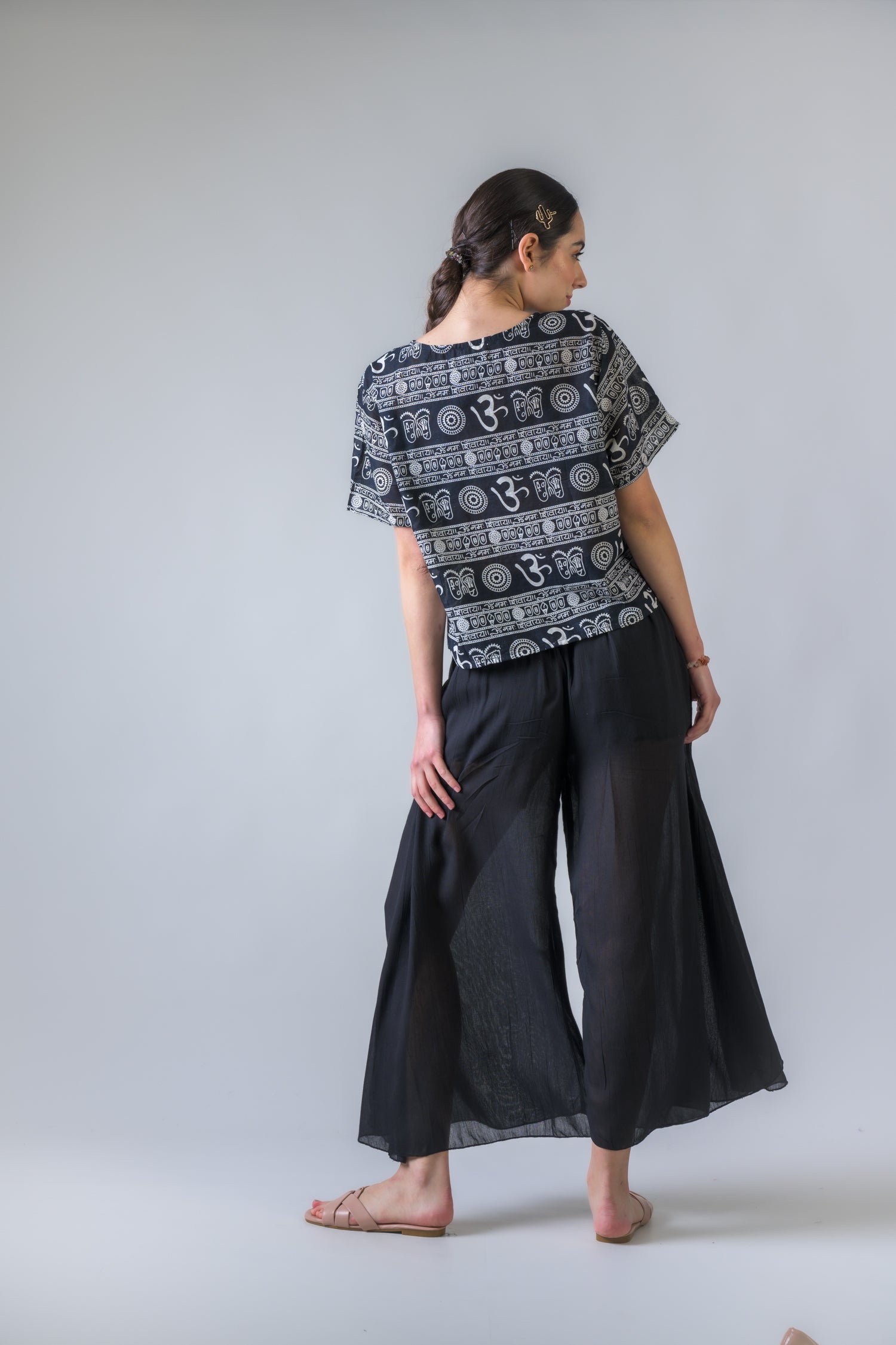 Rhea Eloquent Pattern Top Black / One Size